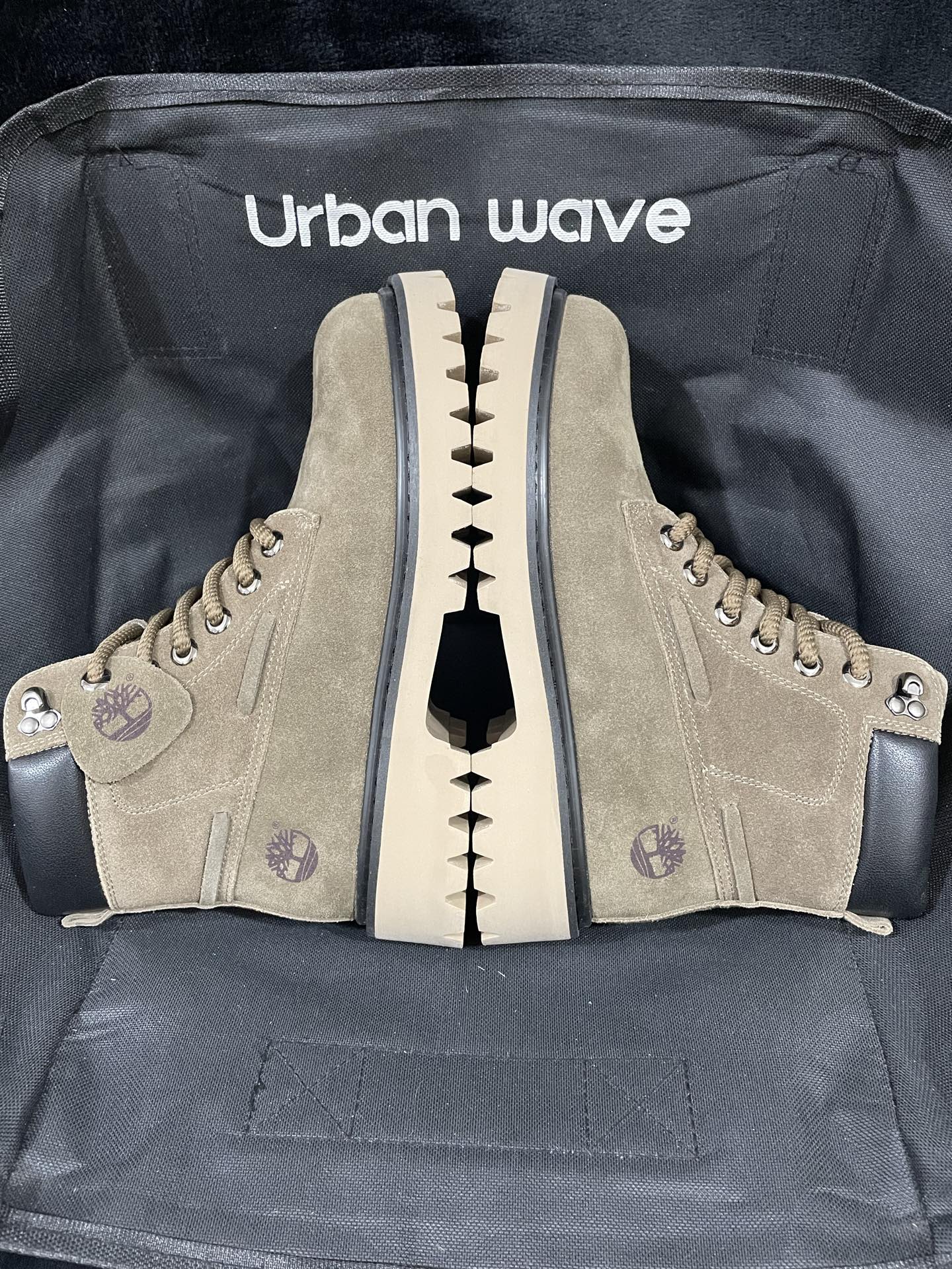 350💰中山原厂
Timberland添柏岚 中帮短靴 浅棕色
尺码：36-46
中山原厂原单添柏岚货物！
原厂鞋面鞋底组装而成 
原厂中底 原厂鞋垫 原厂鞋标！
22年那时候出货直接过验全网的那一批！
秋冬快到了 工厂开始重新出货！
懂得看细节就知道！百分百正品原单！

支持得物App鉴定 支持无理由售后！