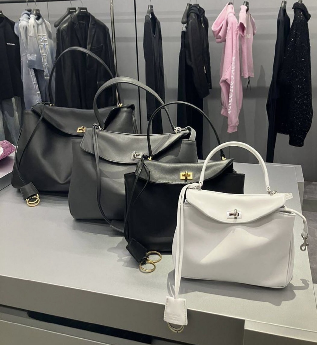 大量颜色现货出🔥可以私信客服