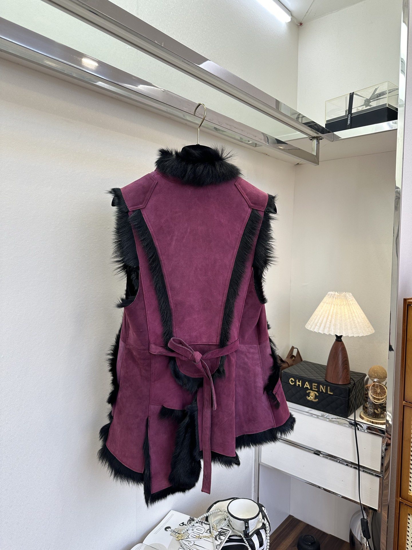 Sleeveless Sheepskin Vest: Rugged Texture, Vintage Style, and Unique Design 5 i1764636367381 8032 0 3