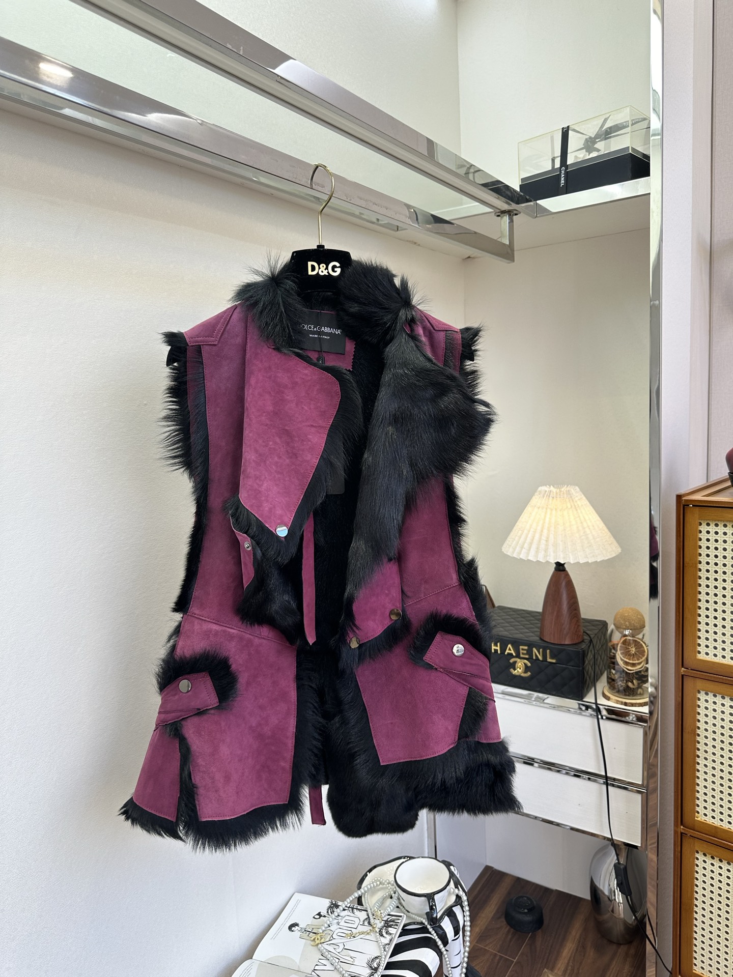 Sleeveless Sheepskin Vest: Rugged Texture, Vintage Style, and Unique Design 4 i1764636367424 533 0 2