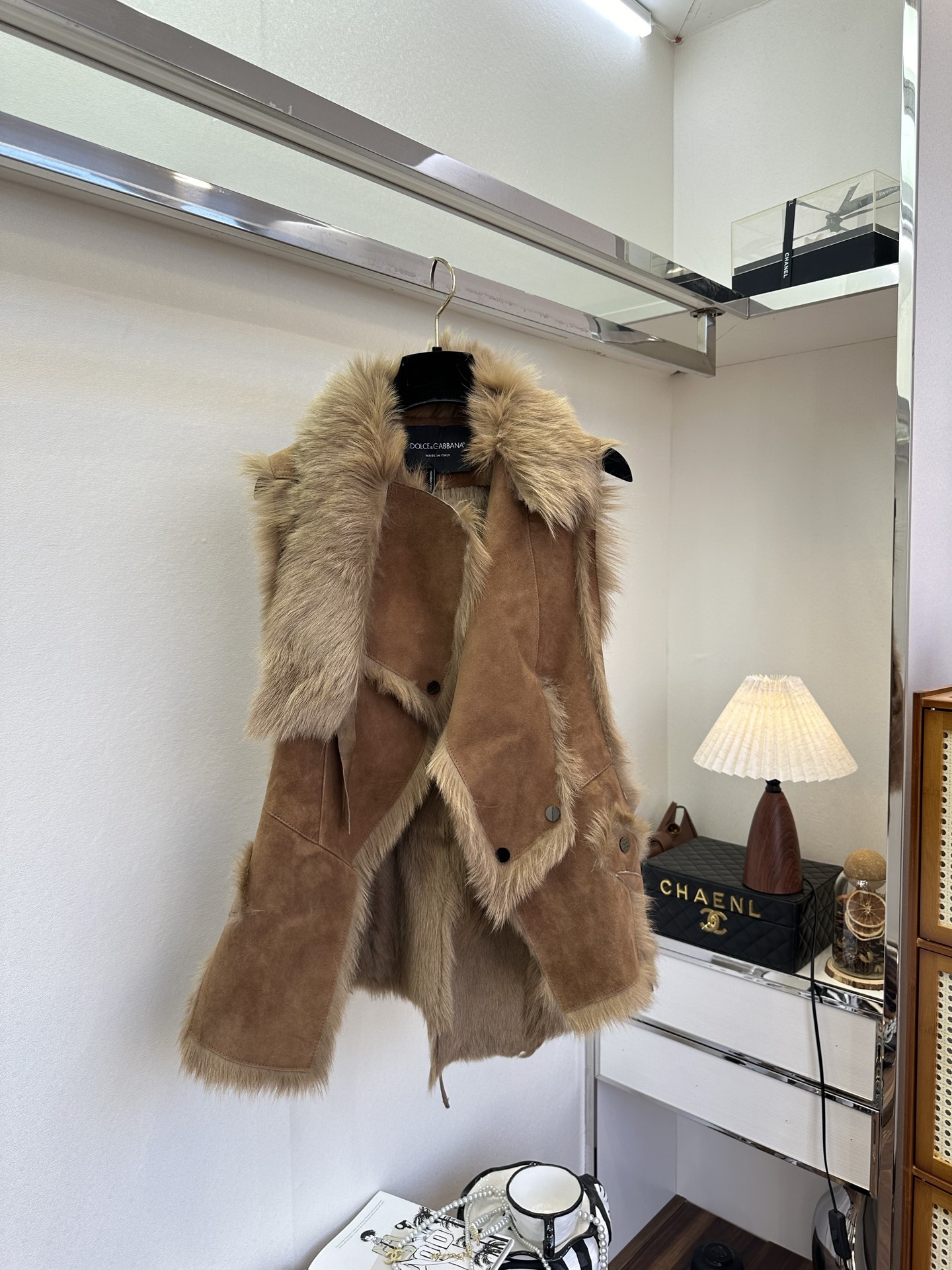 Sleeveless Sheepskin Vest: Rugged Texture, Vintage Style, and Unique Design 10 i1764636369173 2434 0 8