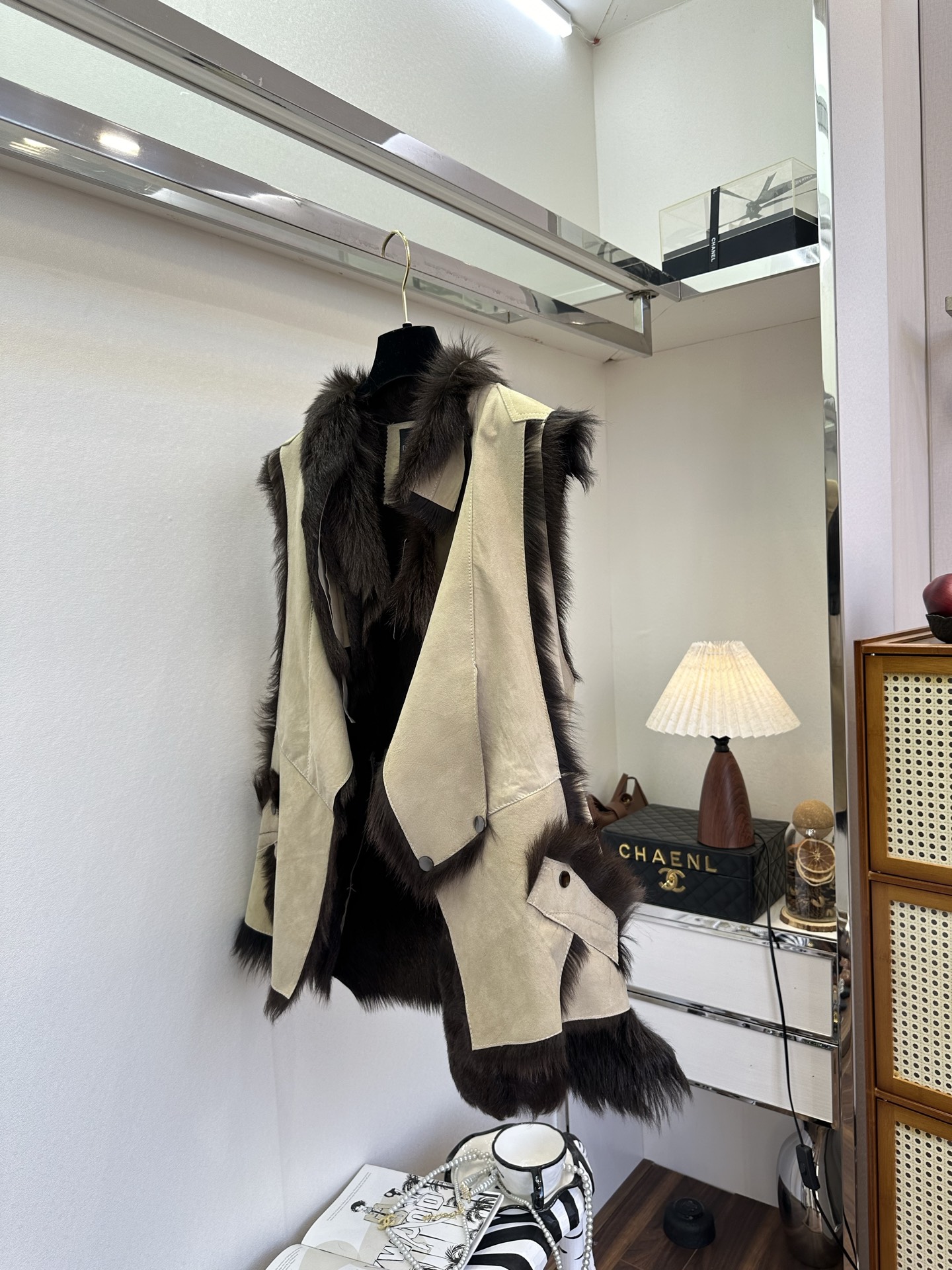 Sleeveless Sheepskin Vest: Rugged Texture, Vintage Style, and Unique Design 7 i1764636369176 211 0 5