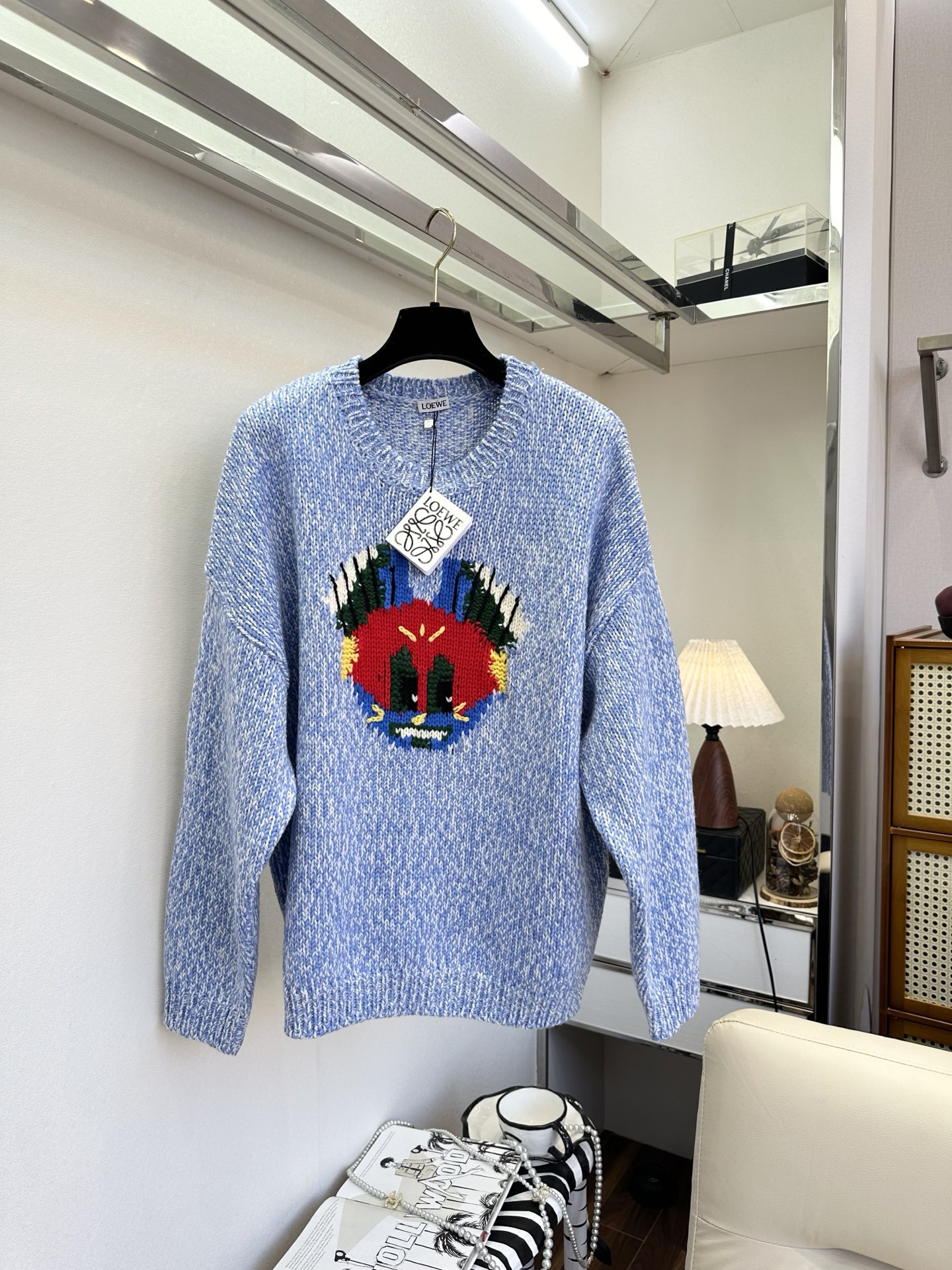 NO:677144,25 F This snowflake blue sweater is stunning at first glance. The heavy embroidery has a great sense of design. Pair it with jeans for a casual and fashionable winter look. ●SIZE s m l ●, Loewe-clothing, loewe, jeans,1986090925 F 一眼沦陷的雪花蓝针织衫,重工刺绣超有设计感,搭牛仔裤就是随性又时髦的冬日look ●SIZE s m l ●,罗意威-服装,loewe,jeans,,Women's clothing