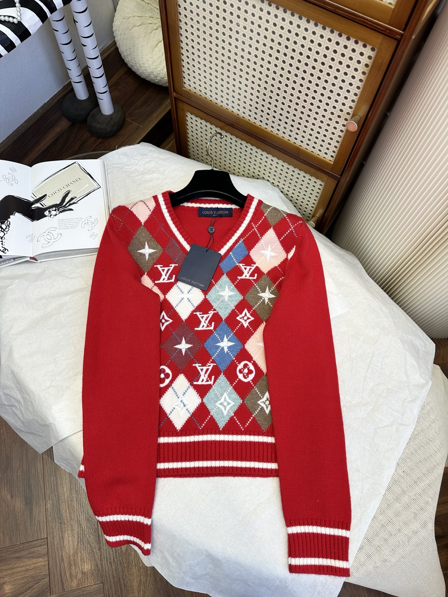 NO:689563,25 F Who can refuse Lv presbyopia knitted classic and timeless colorful geometric pattern sweet girl gospel ●SIZE s m l ●, Louis Vuitton-clothing, louis vuitton, louis vuitton,1986090925 F 谁能拒绝Lv老花针织 经典不过时 彩色的几何格型 甜妹儿福音 ●SIZE s m l ●,路易威登-服装,louis vuitton,louis vuitton,,Women's clothing