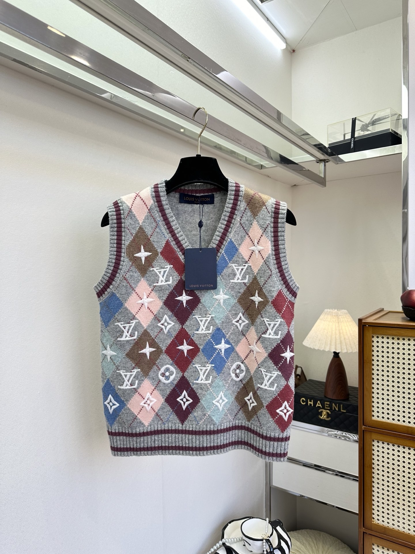 NO:689557,25 F Who can refuse Lv presbyopia knitted classic and timeless colorful geometric pattern sweet girl gospel ●SIZE s m l ●, Louis Vuitton-clothing, louis vuitton, louis vuitton,1986090925 F 谁能拒绝Lv老花针织 经典不过时 彩色的几何格型 甜妹儿福音  ●SIZE s m l ●,路易威登-服装,louis vuitton,louis vuitton,,Women's clothing