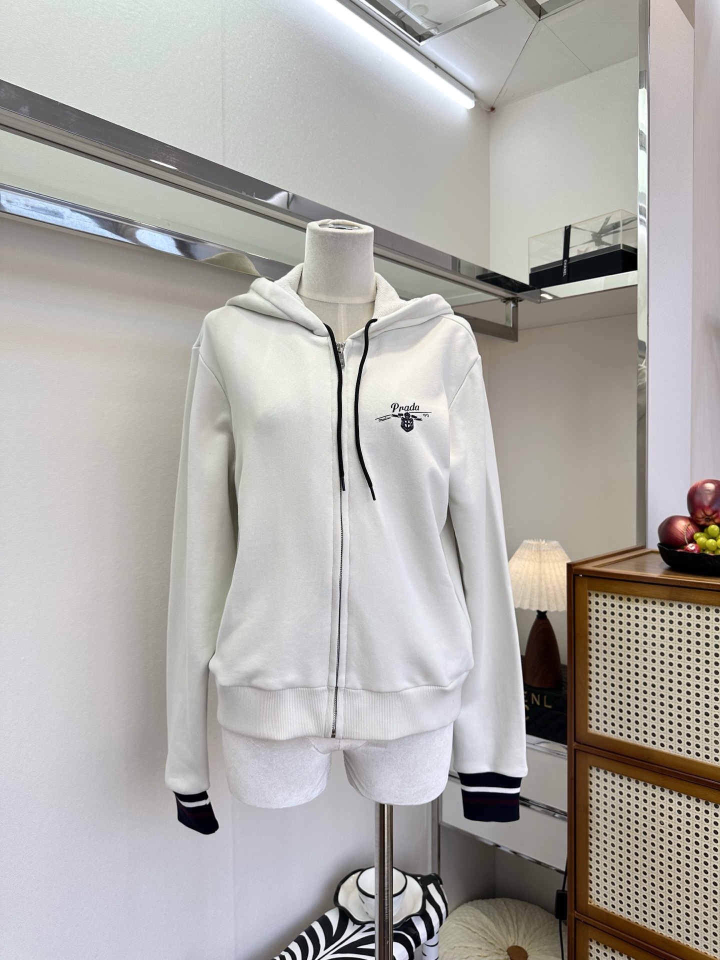 NO:721246,Detailed picture display,Prada-clothing,prada,19860909细节图展示,普拉达-服装,prada,,Women's clothing