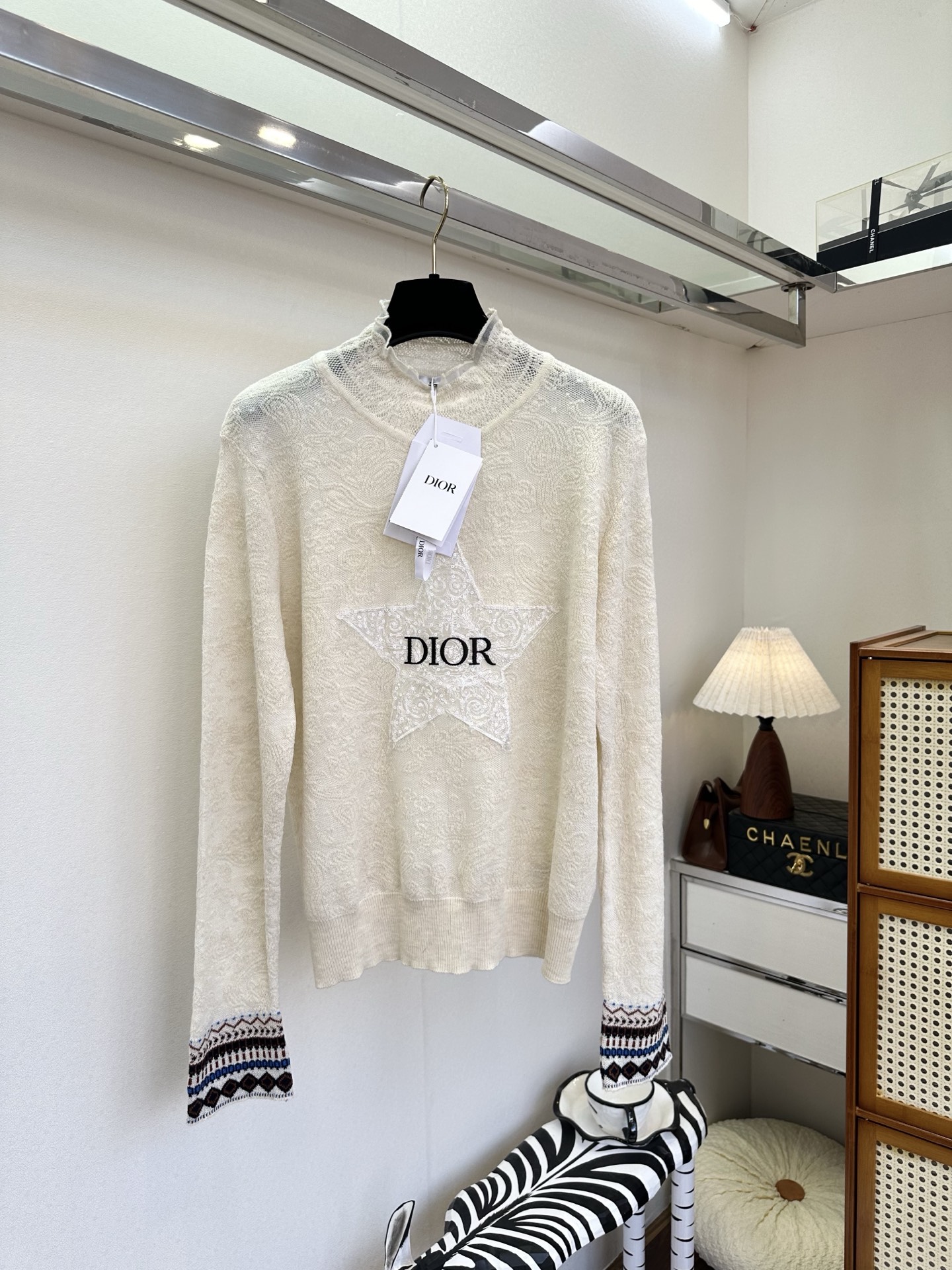 NO:721154,The highest version on the market, the girl will inspect the goods, trim the three marks on the threads, and ship the goods. You can send pictures and take videos. If you want quality or service, please add me on WeChat. We will not accept urgent orders. 26S Dior Lace Star Pattern Sweater  The delicate off-white lace texture has a hazy soft light, and the star embroidery on the chest complements the brand logo, which is retro and romantic. The ethnic jacquard on the cuffs is the finishing touch, adding a bit of vitality to the whole. The soft and skin-friendly wool blend fabric gently wraps up the coolness of spring. It is elegant and gentle when worn alone, and exquisite and eye-catching when layered. It is an excellent choice to create an atmosphere. ●SIZE s m l●, Dior - clothing, dior,19860909市面最高版本小妹验货、修剪线头上三标、发货可发图及拍视频,要品质要服务的加我微信,不接急单. 26S 迪奥蕾丝星星图案针织衫 细腻的米白蕾丝肌理自带朦胧柔光,胸前的星星刺绣与品牌标识相映成趣,复古又浪漫.袖口的民族风提花是点睛之笔,让整体多了几分灵动活力.软糯亲肤的羊毛混纺面料,温柔包裹住春日的微凉,单穿清雅温柔,叠搭精致吸睛,是打造氛围感穿搭的绝佳选择. ●SIZE s m l●,迪奥-服装,dior,,Women's clothing