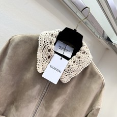 「震源优质翻毛皮」秋冬的仪式感需要一件精美的外套拉开帷幕,这件进口羊皮绒外套,是早春写给生活的浪漫情书。 「震源优质翻毛皮」秋冬的仪式感需要一件精美的外套拉开帷幕,这件进口羊皮绒外套,是早春写给生活的浪漫情书。