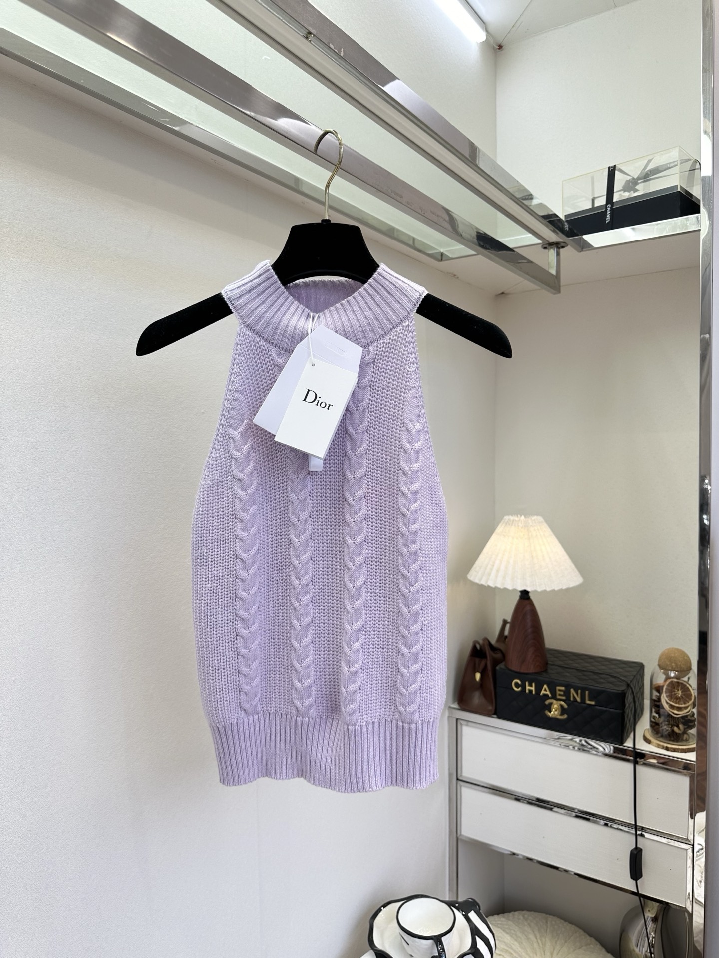 26S 谁懂啊！这件挂脖针织上衣真的长在我的心巴上软糯亲肤的针织材质，自带高级肌理感，贴身穿也完全不扎。