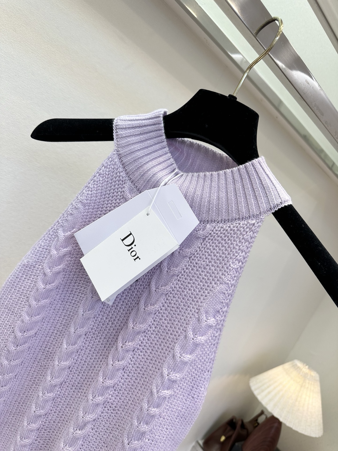 26S 谁懂啊！这件挂脖针织上衣真的长在我的心巴上软糯亲肤的针织材质，自带高级肌理感，贴身穿也完全不扎。