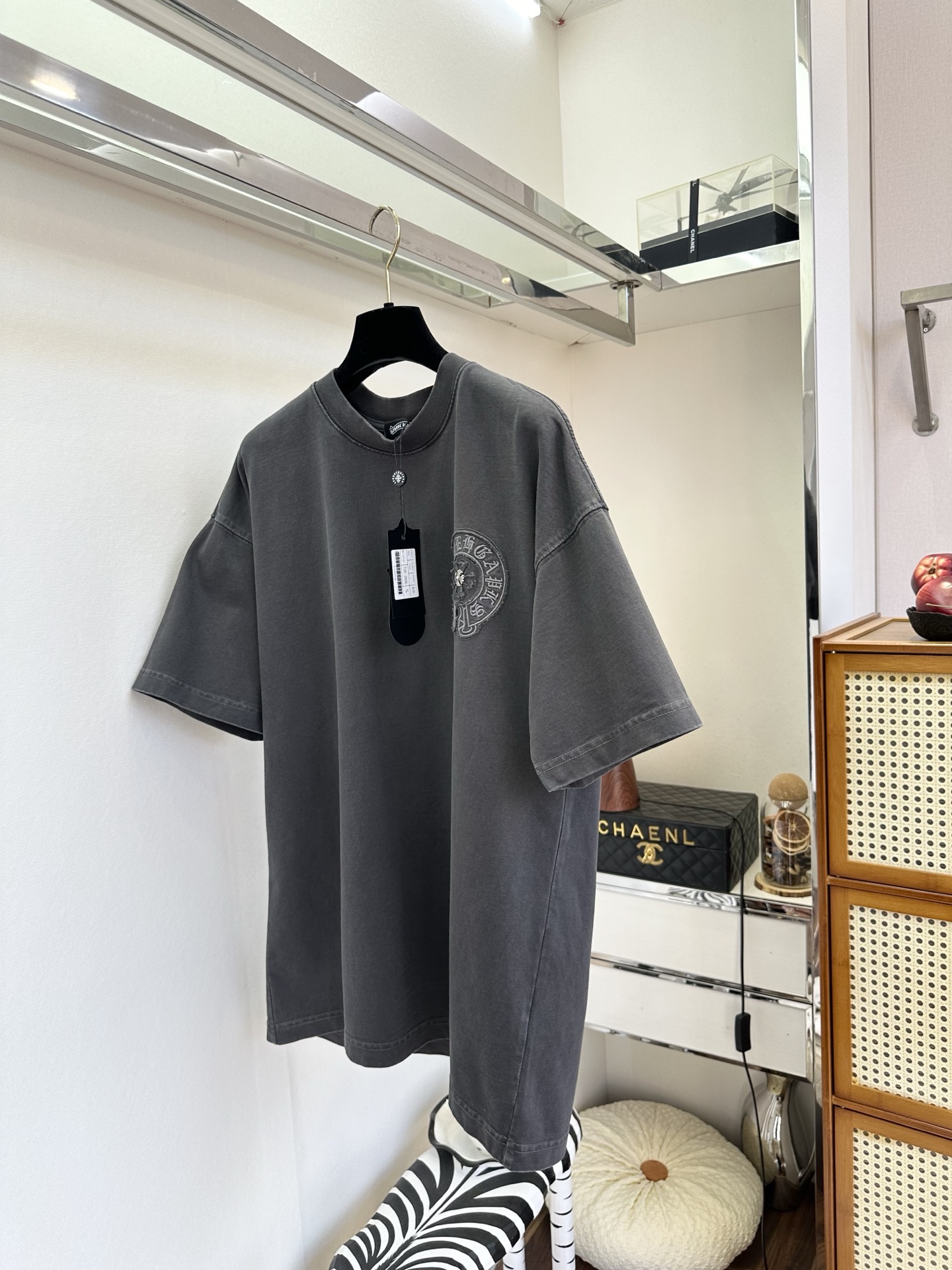 26S 克罗星潮人首选T胸前同色系刺绣徽章低调精致，背面重工十字贴布刺绣，复古做旧质感自带街头气场，ov