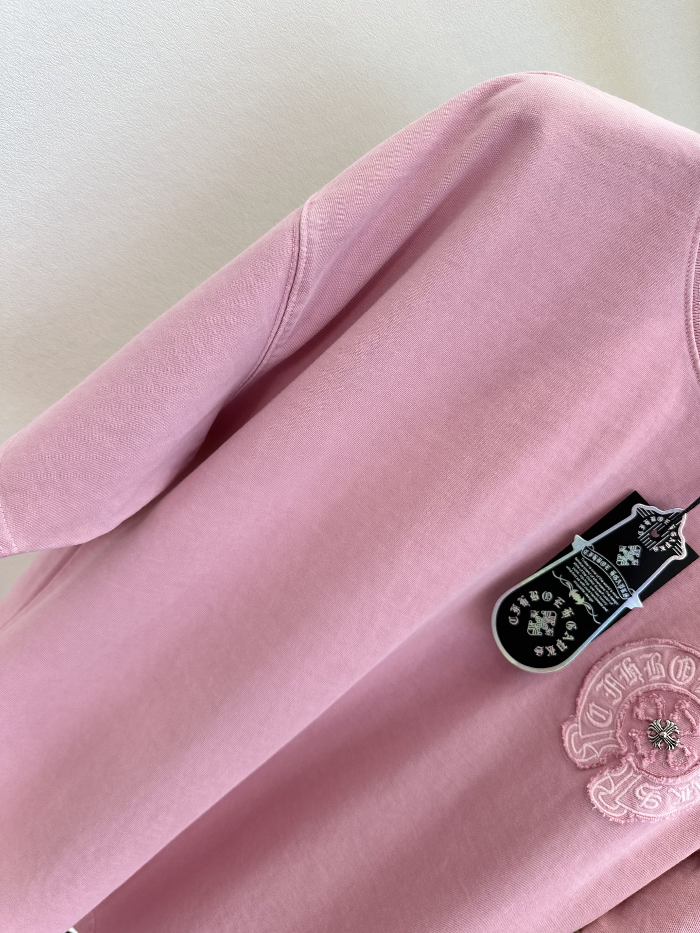 26S 克罗星潮人首选T胸前同色系刺绣徽章低调精致，背面重工十字贴布刺绣，复古做旧质感自带街头气场，ov