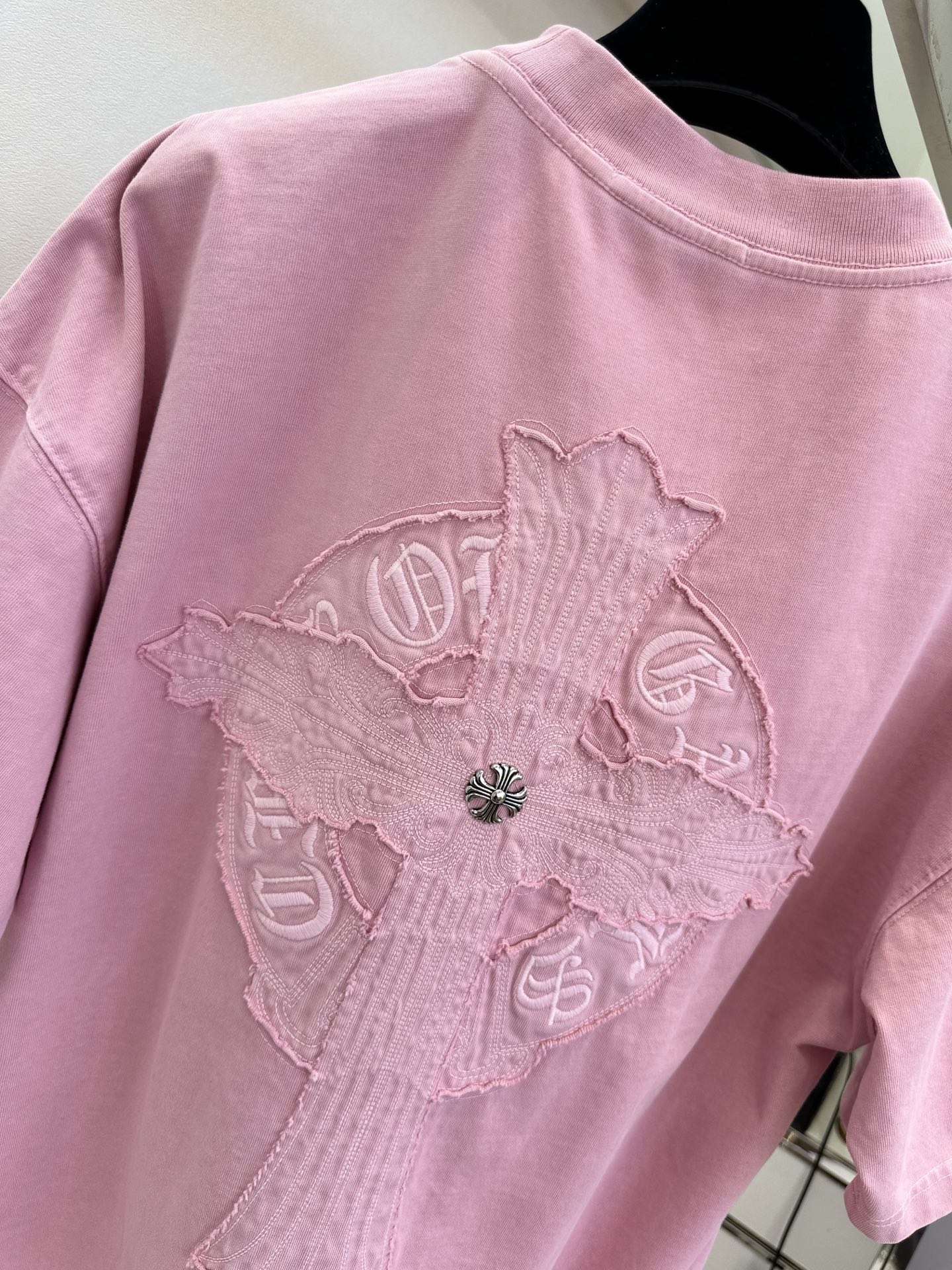 26S 克罗星潮人首选T胸前同色系刺绣徽章低调精致，背面重工十字贴布刺绣，复古做旧质感自带街头气场，ov