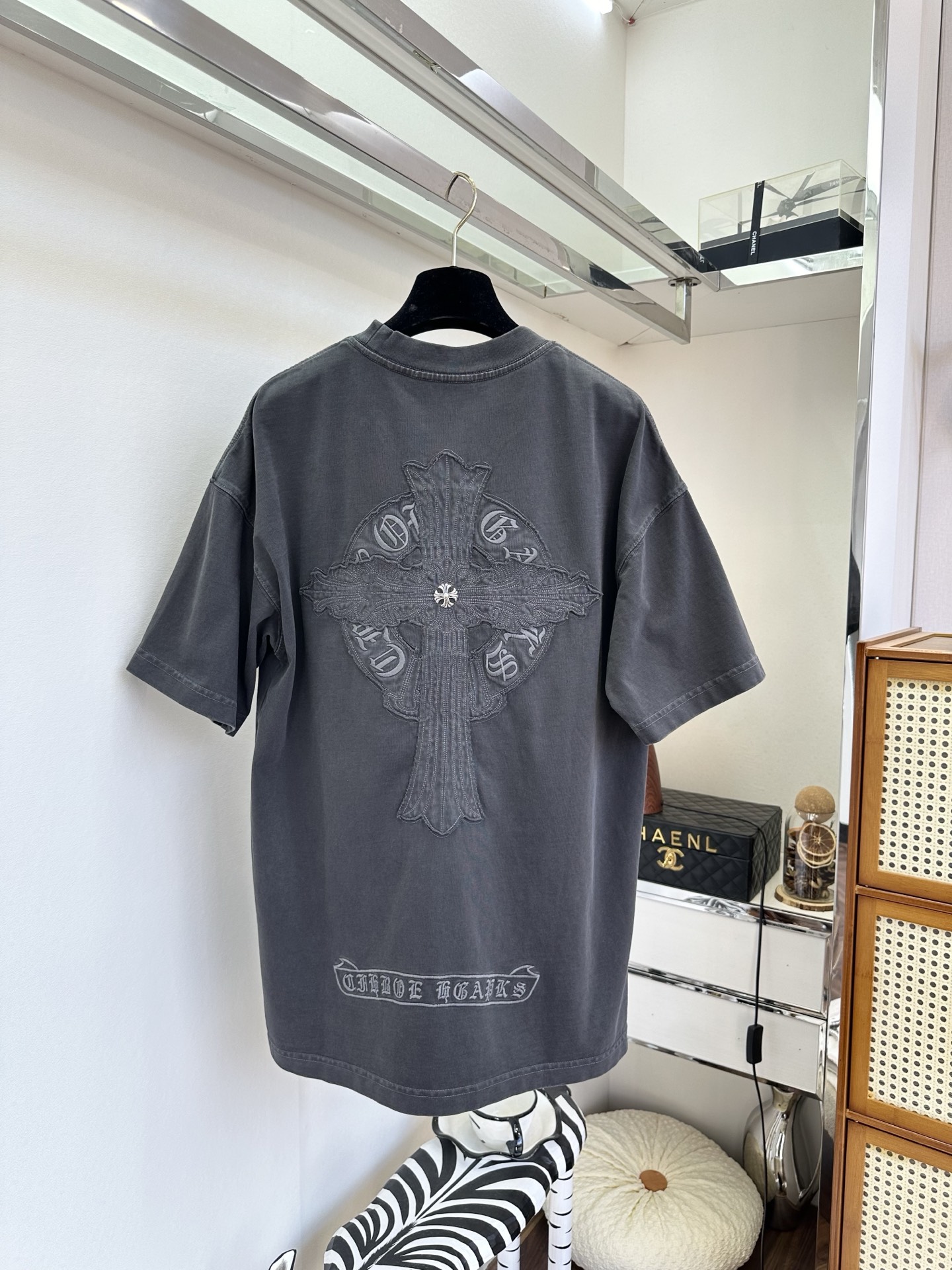 26S 克罗星潮人首选T胸前同色系刺绣徽章低调精致，背面重工十字贴布刺绣，复古做旧质感自带街头气场，ov