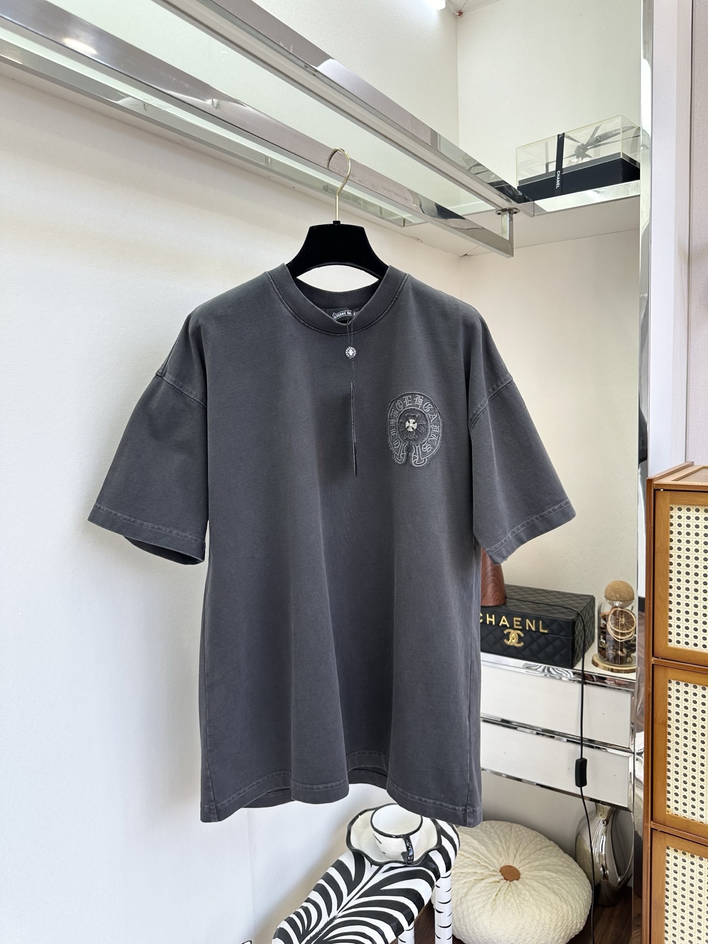 26S 克罗星潮人首选T胸前同色系刺绣徽章低调精致，背面重工十字贴布刺绣，复古做旧质感自带街头气场，ov