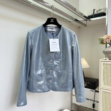 「不一样的皮衣设计 独特的美」小香风洗水羊皮外套,把高级感穿在身上。甄选进口洗水羊皮,哑光珠光肌理自带柔 「不一样的皮衣设计 独特的美」小香风洗水羊皮外套,把高级感穿在身上。甄选进口洗水羊皮,哑光珠光肌理自带柔