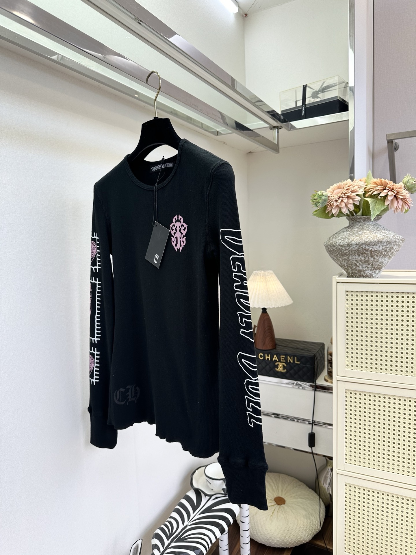 26SS 辣妹本命长袖打底！华夫格肌理软糯亲肤，复古印花+哥特字体自带Y2K滤镜，黑白两色都好搭，单穿叠