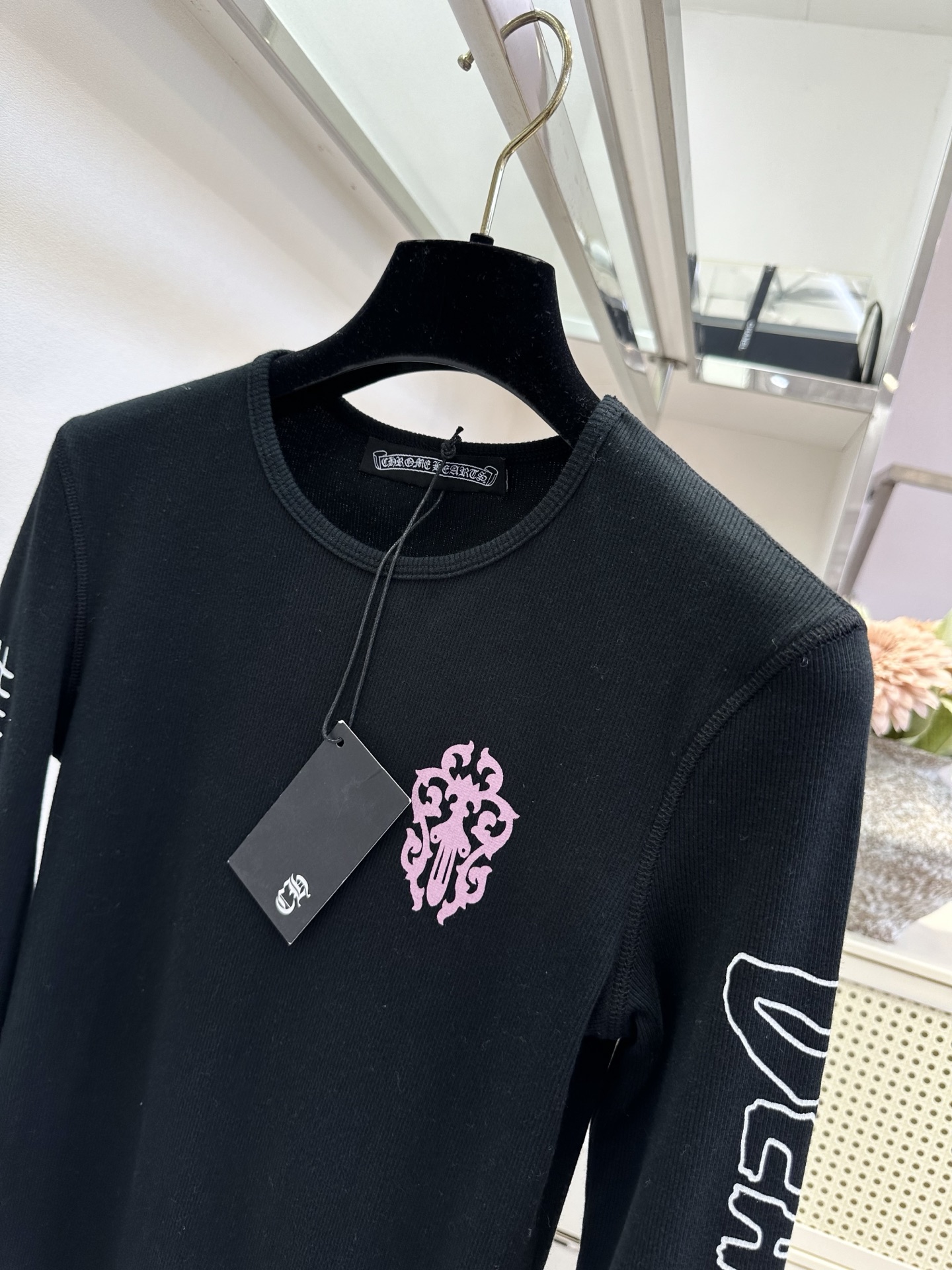 26SS 辣妹本命长袖打底！华夫格肌理软糯亲肤，复古印花+哥特字体自带Y2K滤镜，黑白两色都好搭，单穿叠