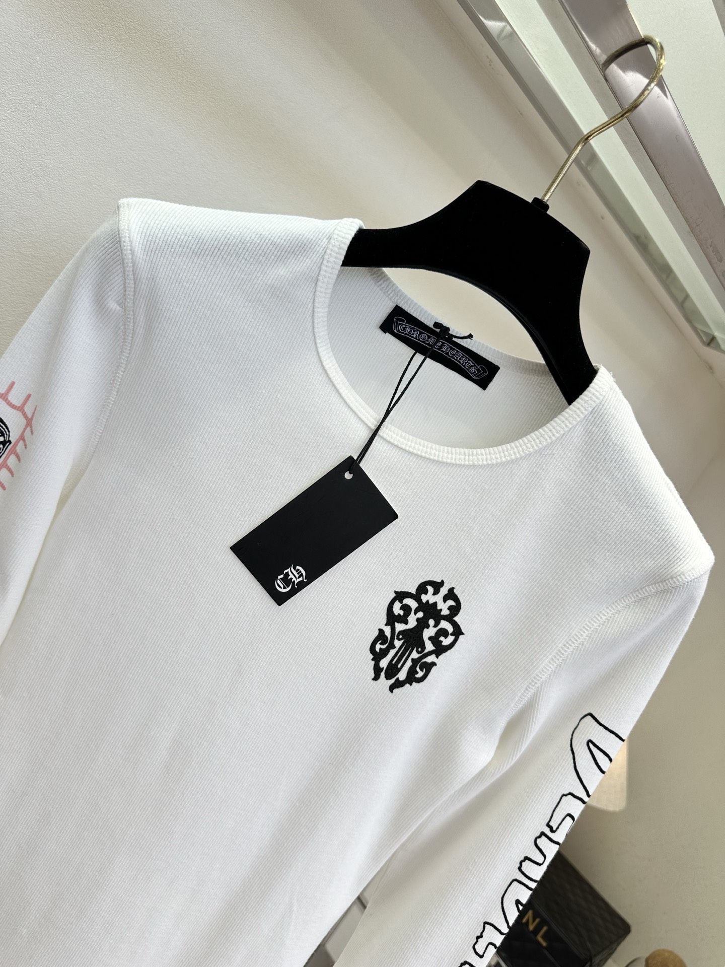 26SS 辣妹本命长袖打底！华夫格肌理软糯亲肤，复古印花+哥特字体自带Y2K滤镜，黑白两色都好搭，单穿叠