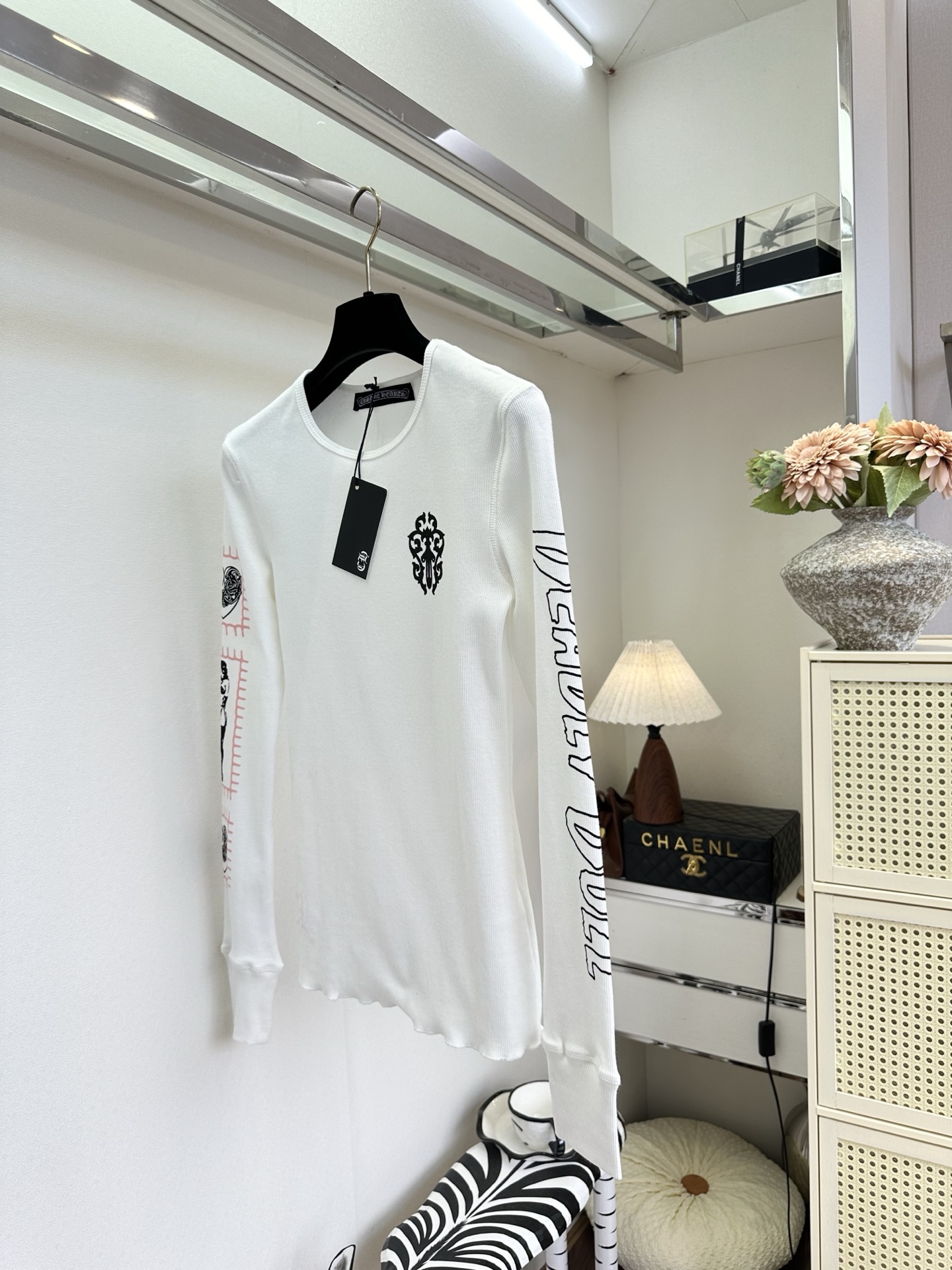 26SS 辣妹本命长袖打底！华夫格肌理软糯亲肤，复古印花+哥特字体自带Y2K滤镜，黑白两色都好搭，单穿叠