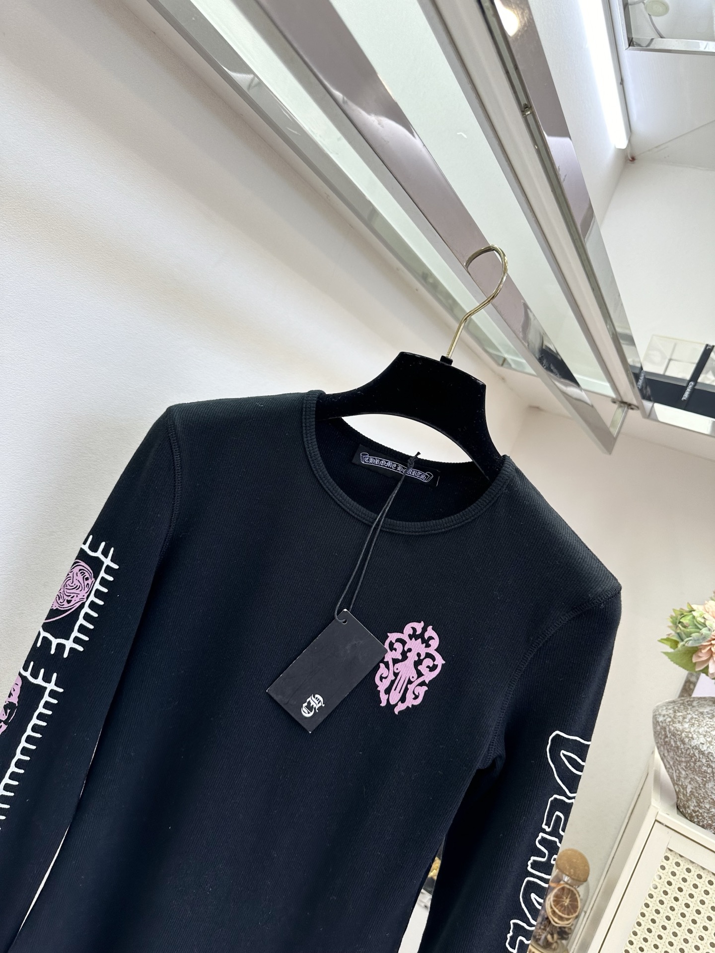 26SS 辣妹本命长袖打底！华夫格肌理软糯亲肤，复古印花+哥特字体自带Y2K滤镜，黑白两色都好搭，单穿叠