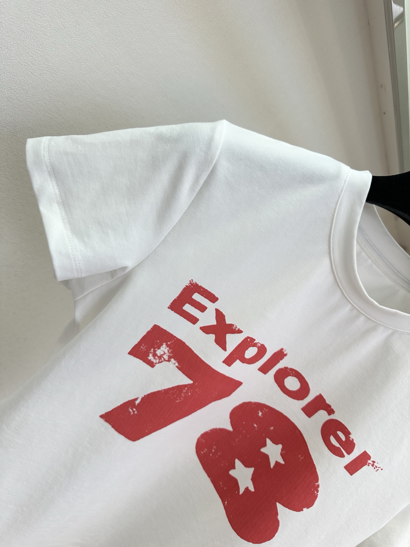 26SS 小众品牌 今年夏天真的要果断入手的一款辣妹T，高密的针织面料 自带微弹 贴身穿舒适又有一定的质