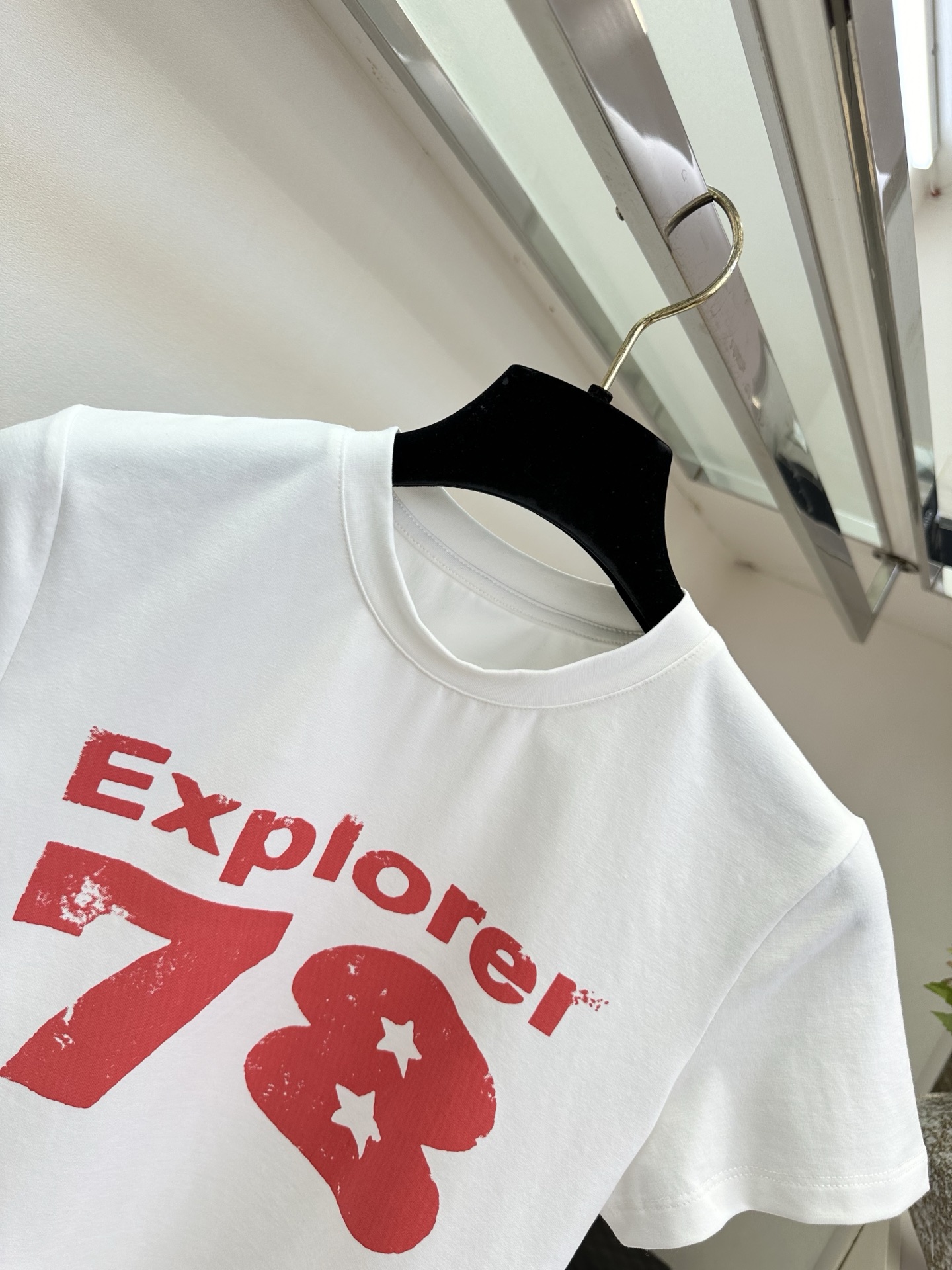 26SS 小众品牌 今年夏天真的要果断入手的一款辣妹T，高密的针织面料 自带微弹 贴身穿舒适又有一定的质