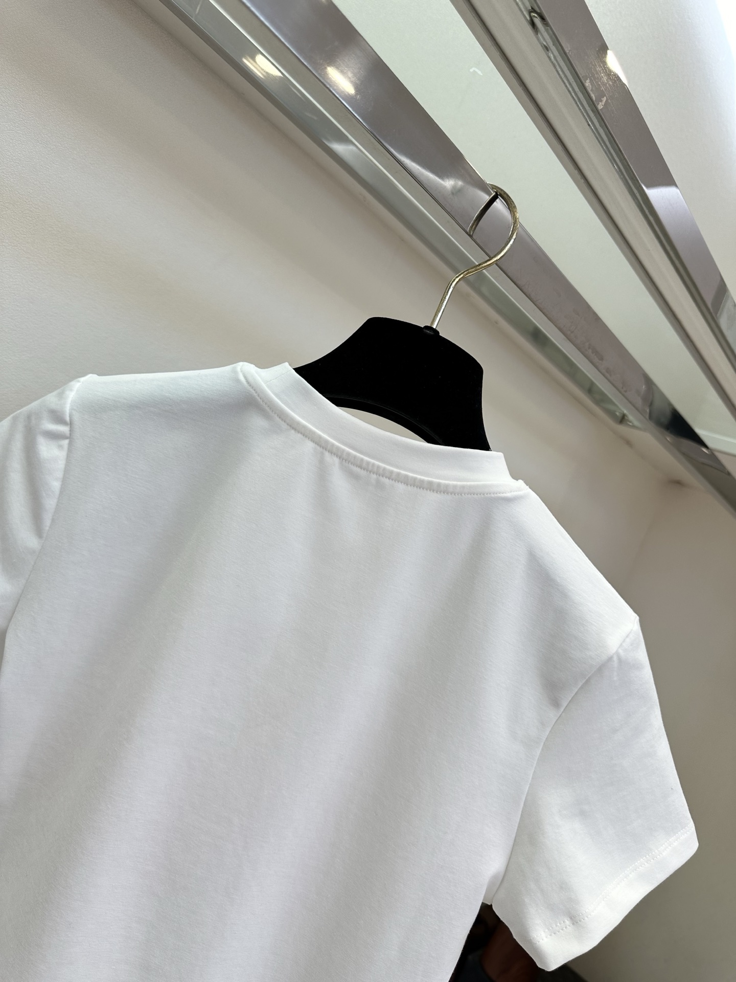 26SS 小众品牌 今年夏天真的要果断入手的一款辣妹T，高密的针织面料 自带微弹 贴身穿舒适又有一定的质