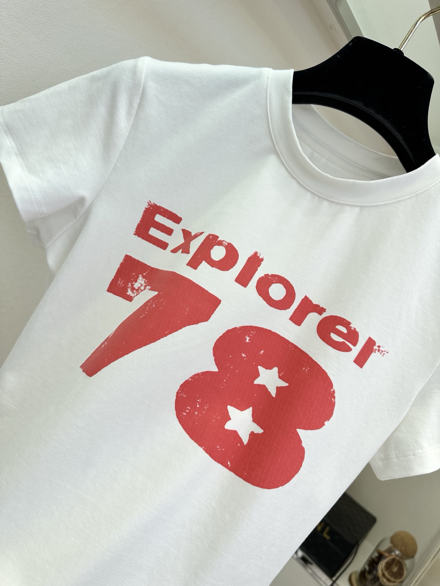 26SS 小众品牌 今年夏天真的要果断入手的一款辣妹T，高密的针织面料 自带微弹 贴身穿舒适又有一定的质