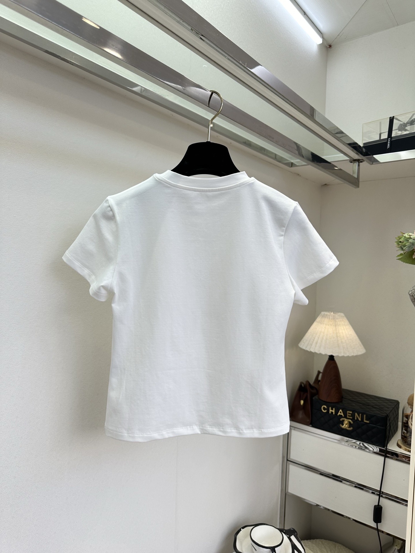 26SS 解锁夏日甜酷感｜独角兽印花短T干净的白底色+复古手绘独角兽，简约却藏着小心机高圆领+短款版型，