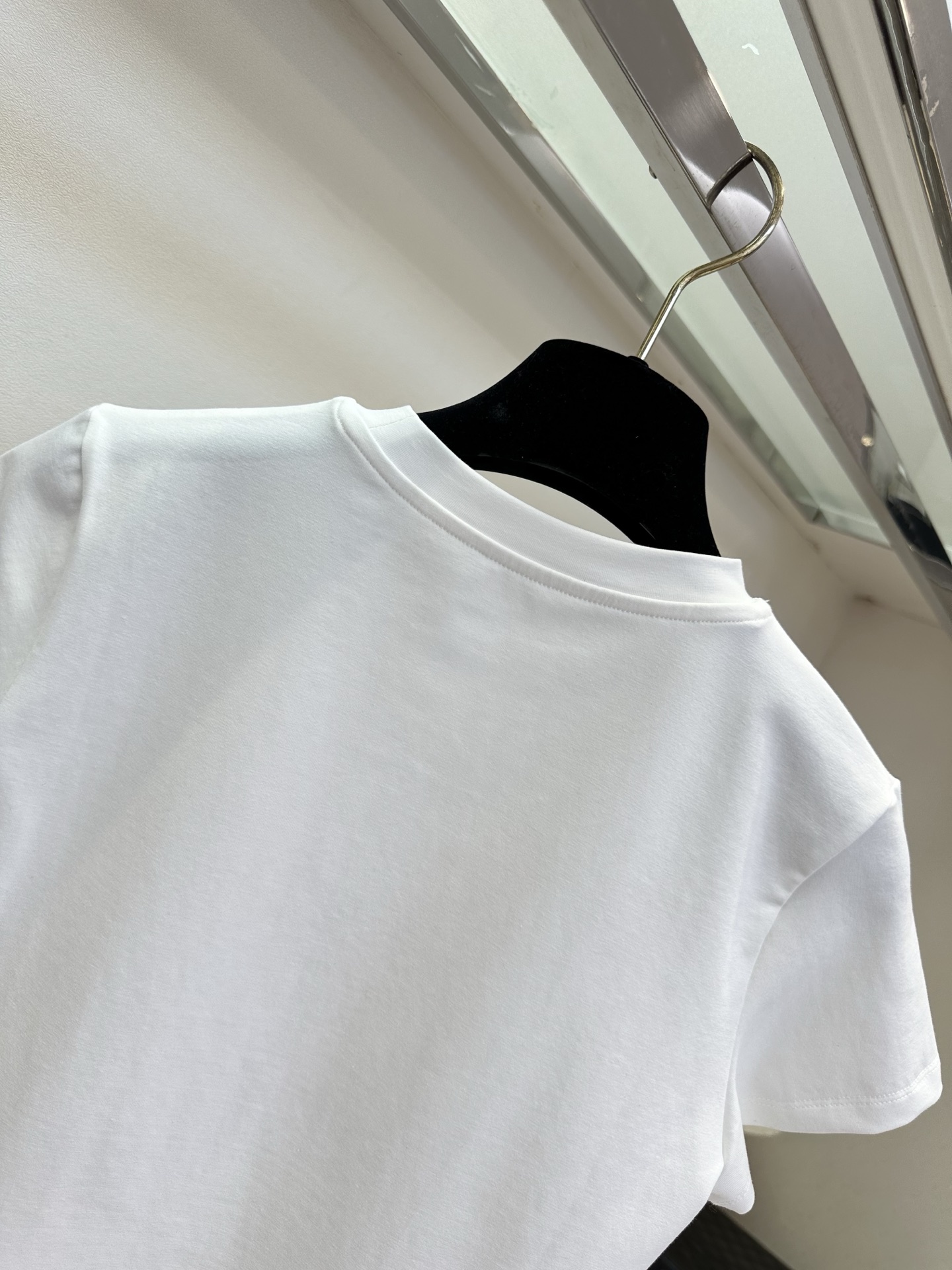 26SS 解锁夏日甜酷感｜独角兽印花短T干净的白底色+复古手绘独角兽，简约却藏着小心机高圆领+短款版型，