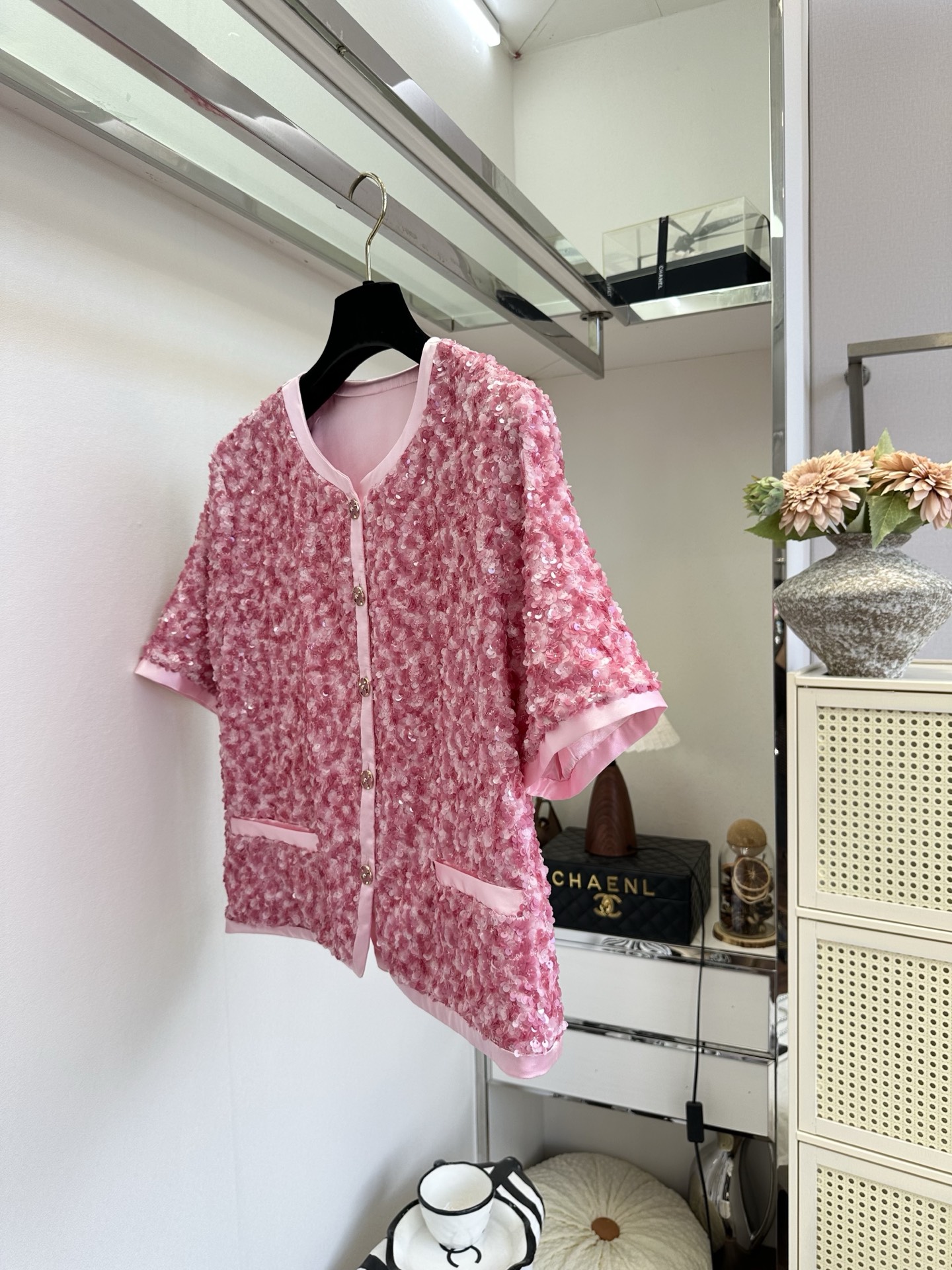 「美丽从来不需要被定义」但 「 需要升华和舒适。」 一身细碎星光，不张扬，却足够耀眼 SIZE： S M