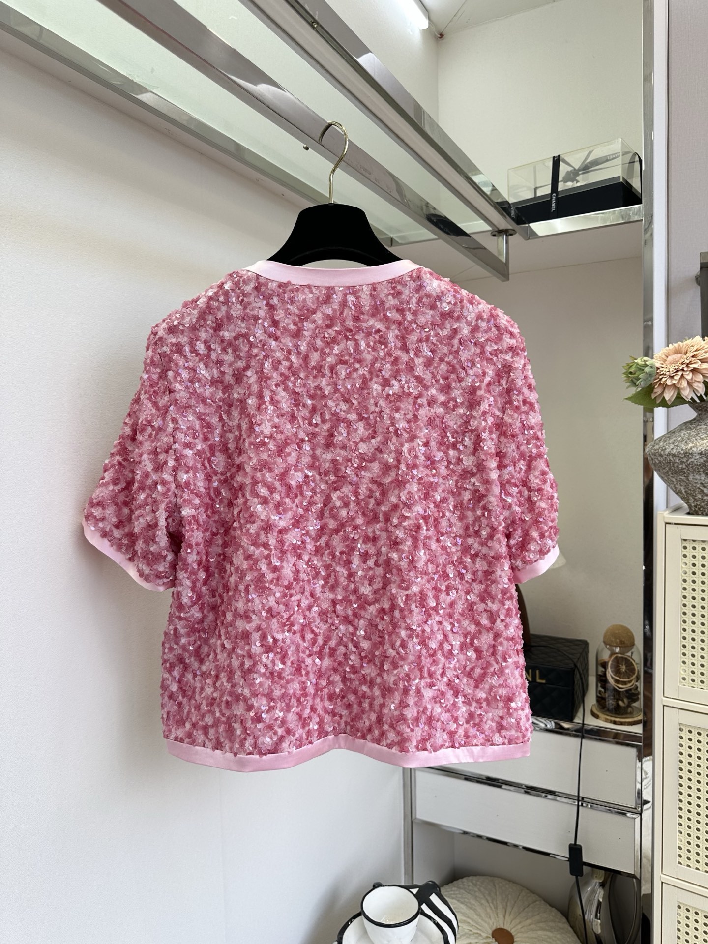 「美丽从来不需要被定义」但 「 需要升华和舒适。」 一身细碎星光，不张扬，却足够耀眼 SIZE： S M