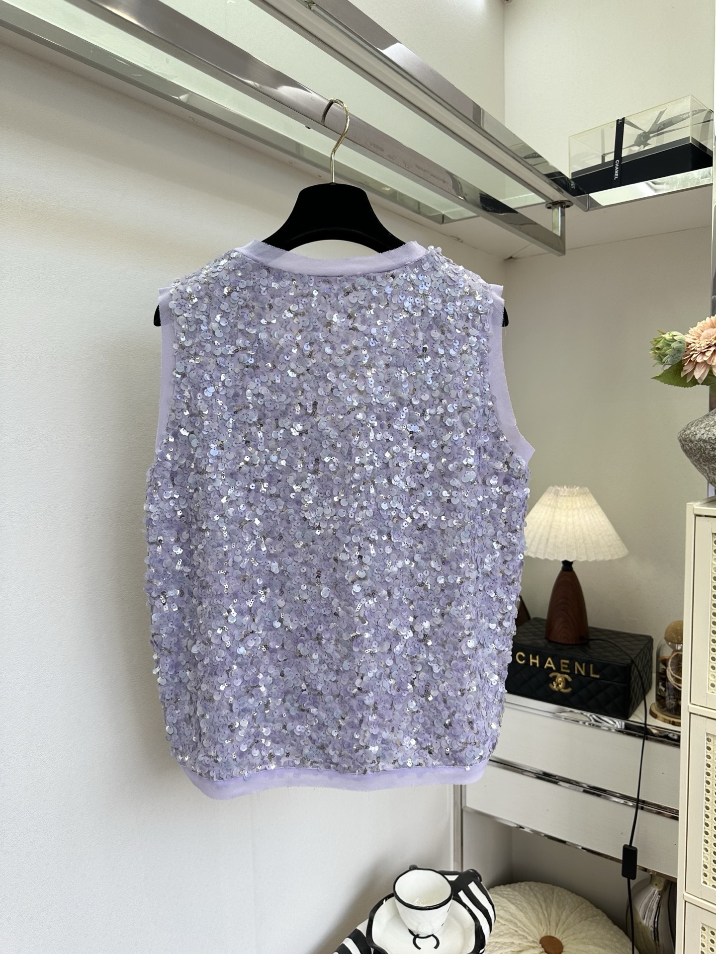 「行走的漂亮是一见钟情」而 「 永恒的喜欢才是考验品质的本身。」 把星光穿在身上，优雅从不喧哗。 SIZ