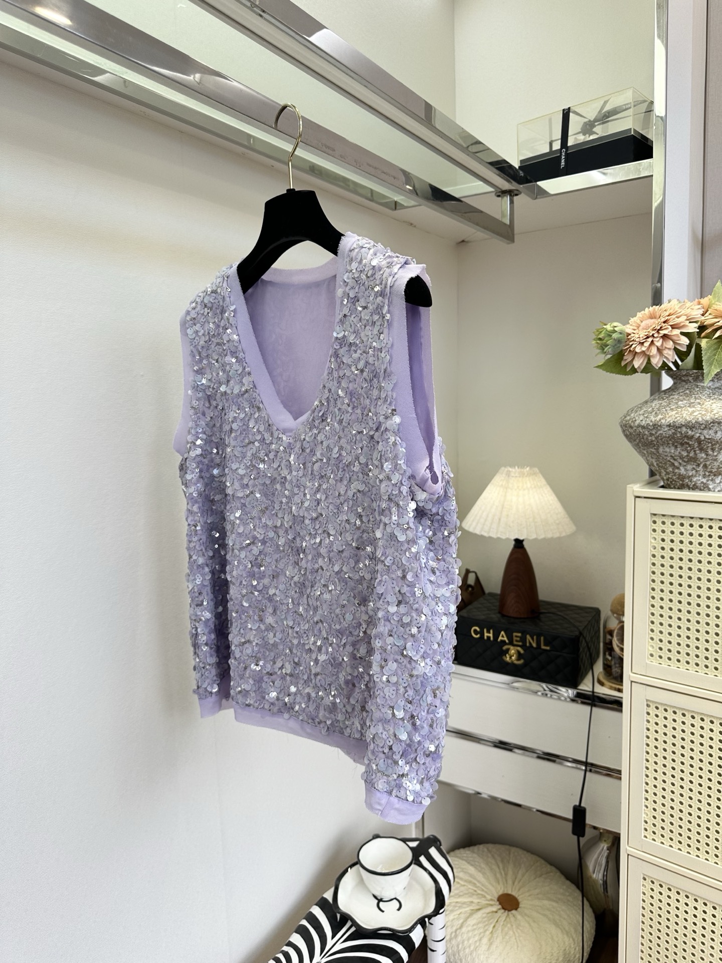 「行走的漂亮是一见钟情」而 「 永恒的喜欢才是考验品质的本身。」 把星光穿在身上，优雅从不喧哗。 SIZ