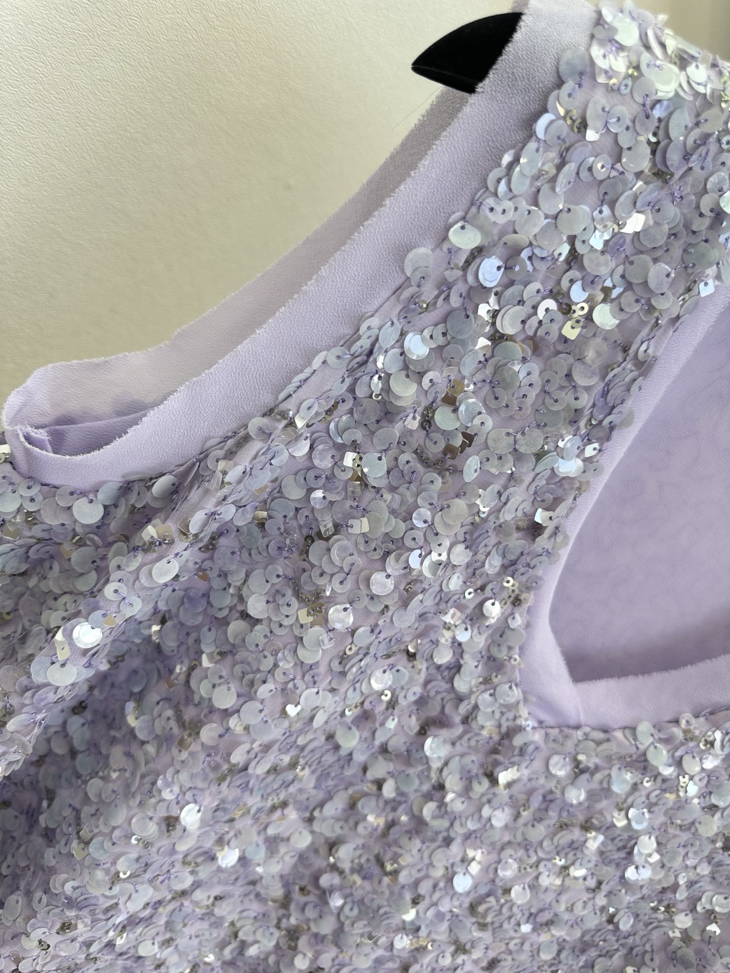 「行走的漂亮是一见钟情」而 「 永恒的喜欢才是考验品质的本身。」 把星光穿在身上，优雅从不喧哗。 SIZ