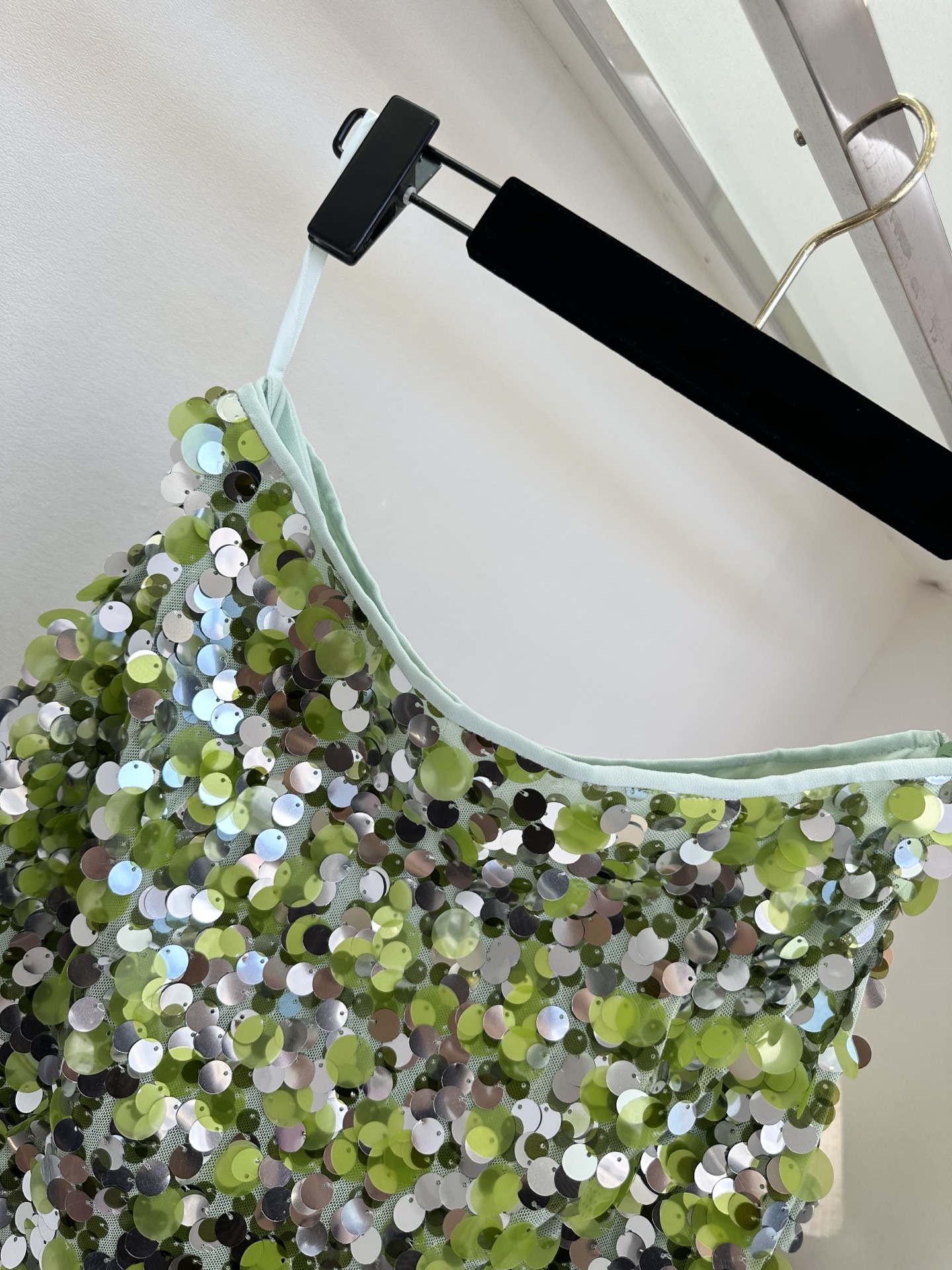 「一条半裙的杀伤力」 「 会让你变的性感又迷人。」 不必刻意夺目，行走间自带流光。 SIZE： S M 