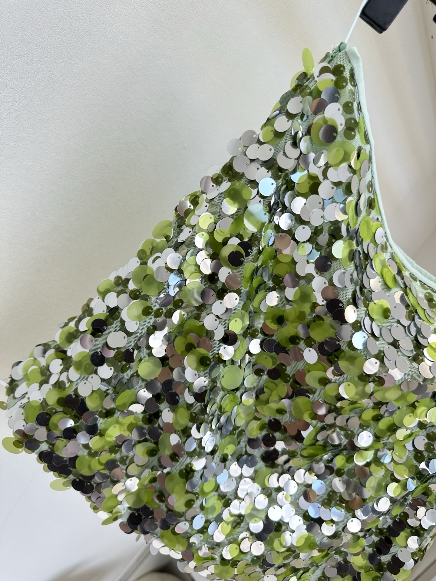 「一条半裙的杀伤力」 「 会让你变的性感又迷人。」 不必刻意夺目，行走间自带流光。 SIZE： S M 