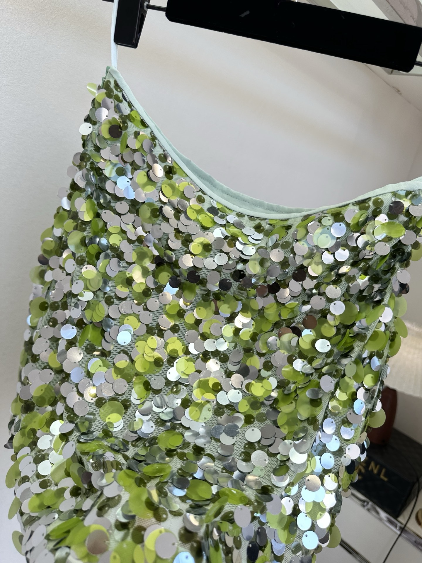 「一条半裙的杀伤力」 「 会让你变的性感又迷人。」 不必刻意夺目，行走间自带流光。 SIZE： S M 