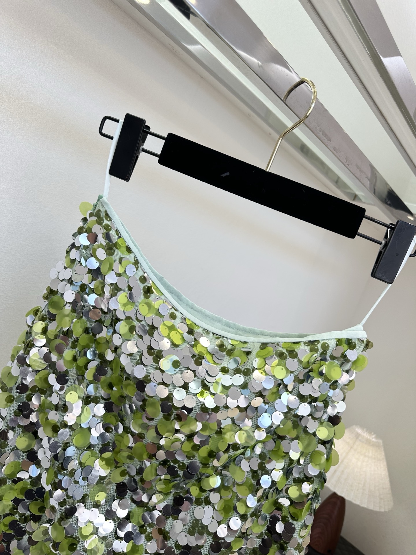 「一条半裙的杀伤力」 「 会让你变的性感又迷人。」 不必刻意夺目，行走间自带流光。 SIZE： S M 