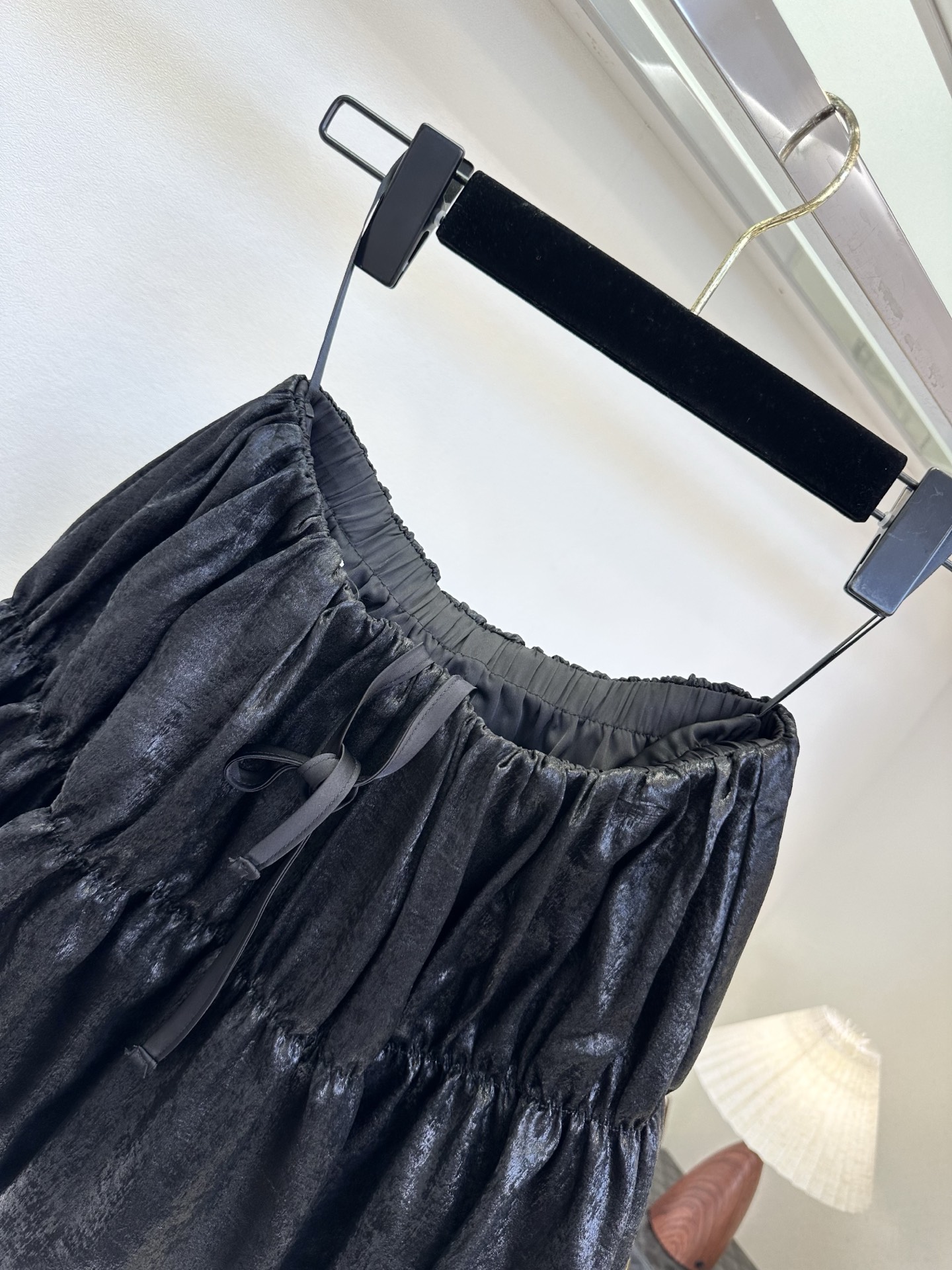 「遇见一条无敌百搭又显瘦的小半裙」 「 衣橱 需要运气。」 小半裙本就是夏天对于美丽写得最具体的情话，特