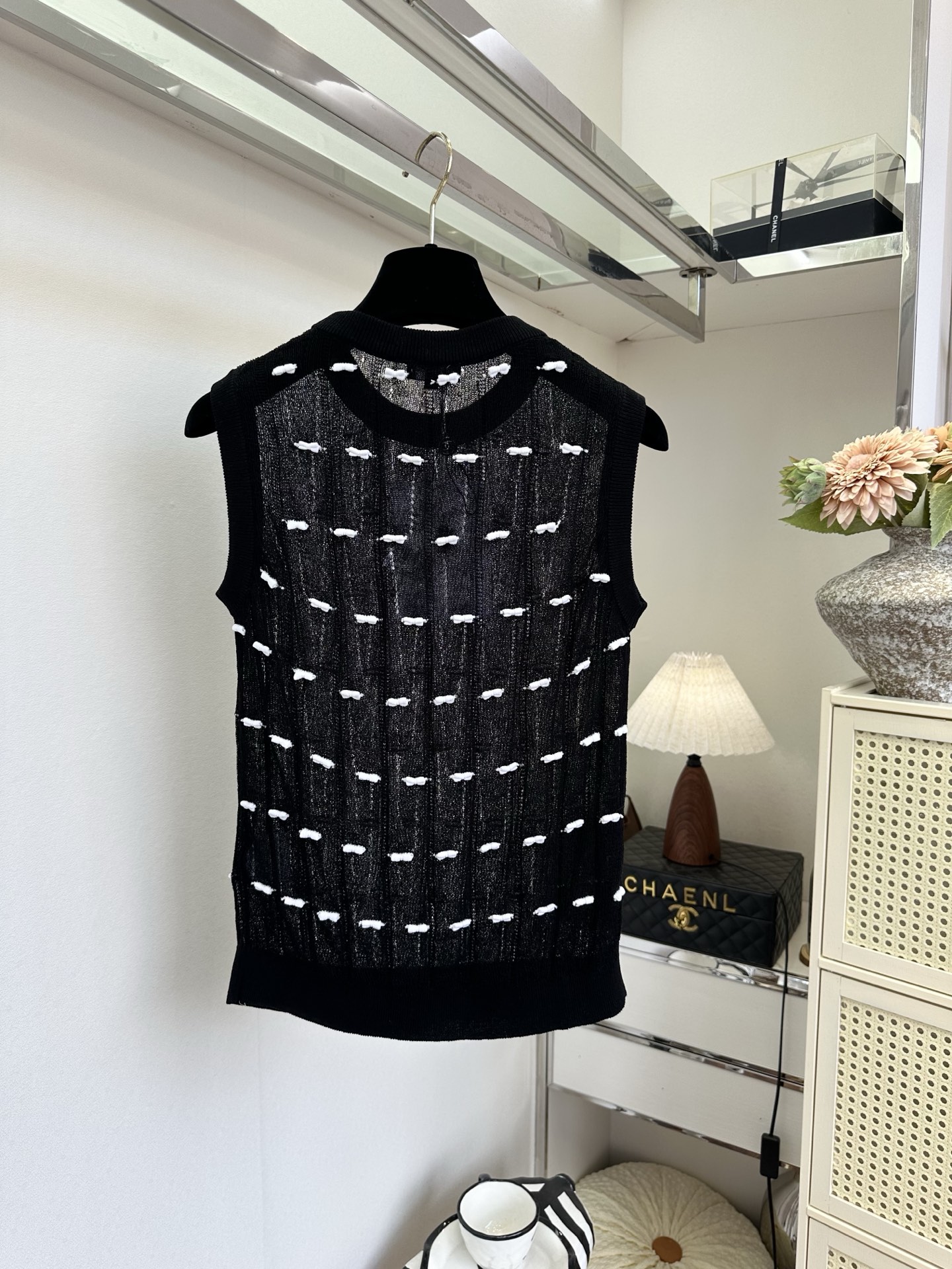 「优雅和可爱 谁说不能兼得」 超薄的冰丝混合纱线 上身巨清透 舒适 ，立体的小蝴蝶结装饰一整个可爱住了 