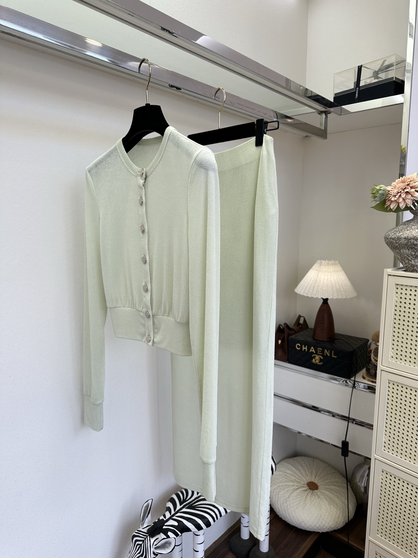 「御姐穿搭法」 韩国进口自带星光银丝线面料，%63醋酸 %32涤纶 %5氨纶 完美结合 超薄清透 夏天行