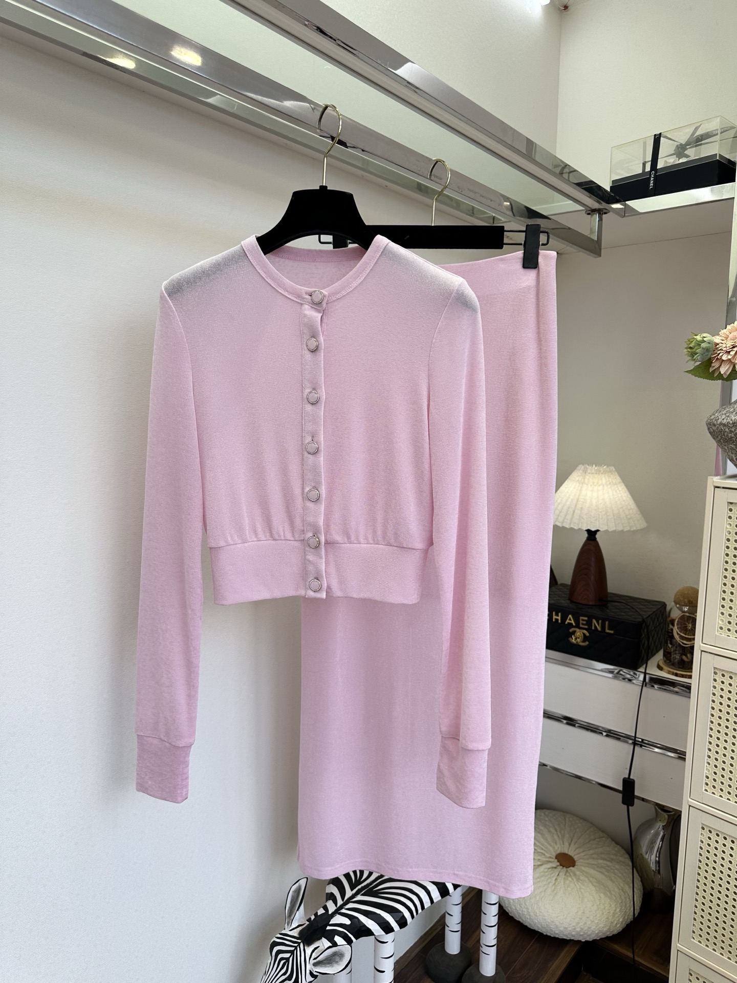 「御姐穿搭法」 韩国进口自带星光银丝线面料，%63醋酸 %32涤纶 %5氨纶 完美结合 超薄清透 夏天行