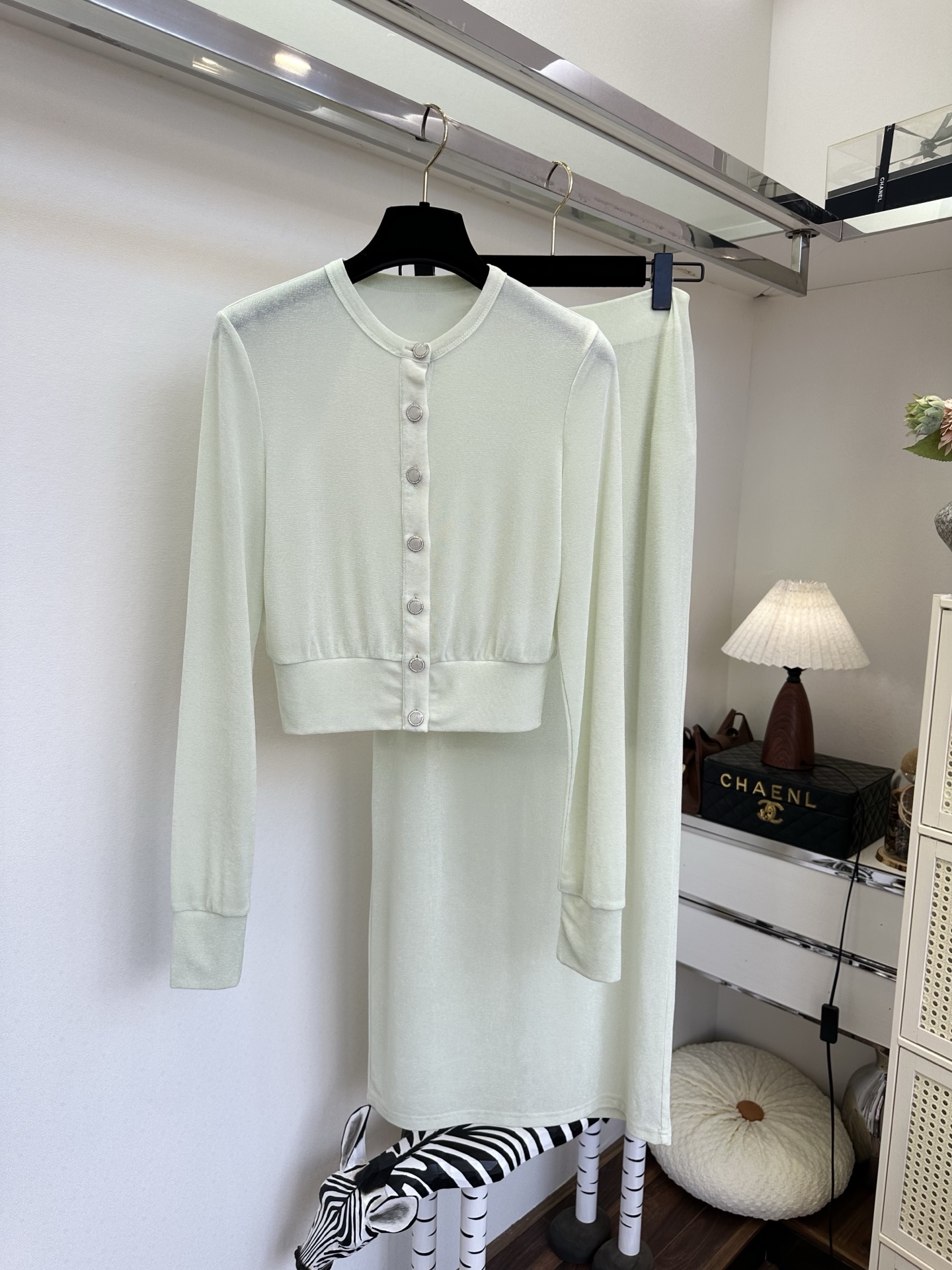 「御姐穿搭法」 韩国进口自带星光银丝线面料，%63醋酸 %32涤纶 %5氨纶 完美结合 超薄清透 夏天行