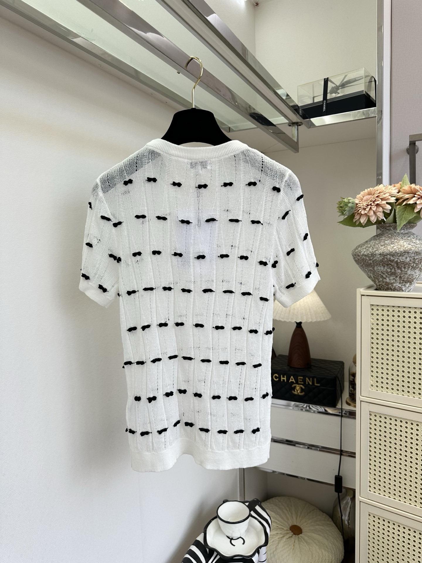 「优雅和可爱 谁说不能兼得」 超薄的冰丝混合纱线 上身巨清透 舒适 ，立体的小蝴蝶结装饰一整个可爱住了 