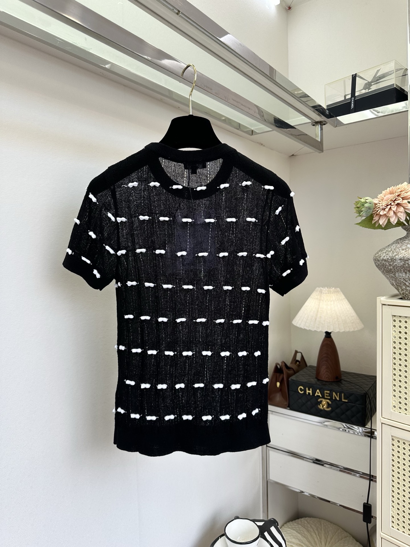 「优雅和可爱 谁说不能兼得」 超薄的冰丝混合纱线 上身巨清透 舒适 ，立体的小蝴蝶结装饰一整个可爱住了 