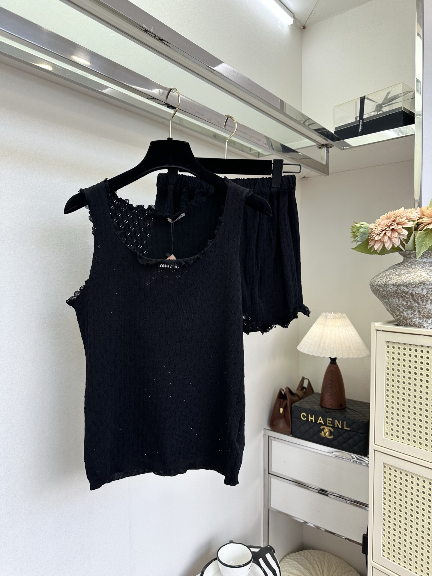 「谬系女孩大集合啦」 超减龄的针织套装 一秒重返18岁 。 SIZE： S M L PRICE： /套