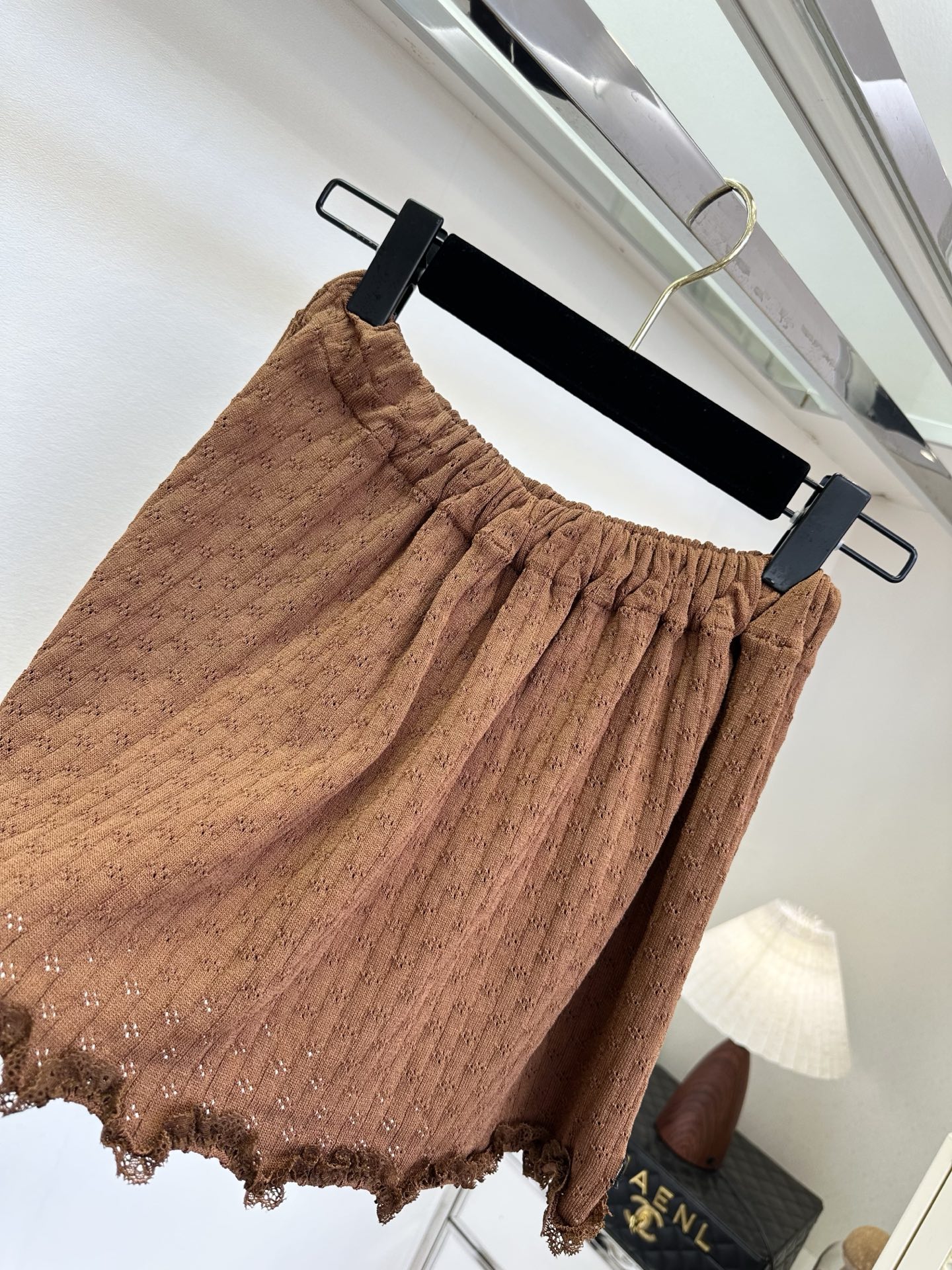 「谬系女孩大集合啦」 超减龄的针织套装 一秒重返18岁 。 SIZE： S M L PRICE： /套