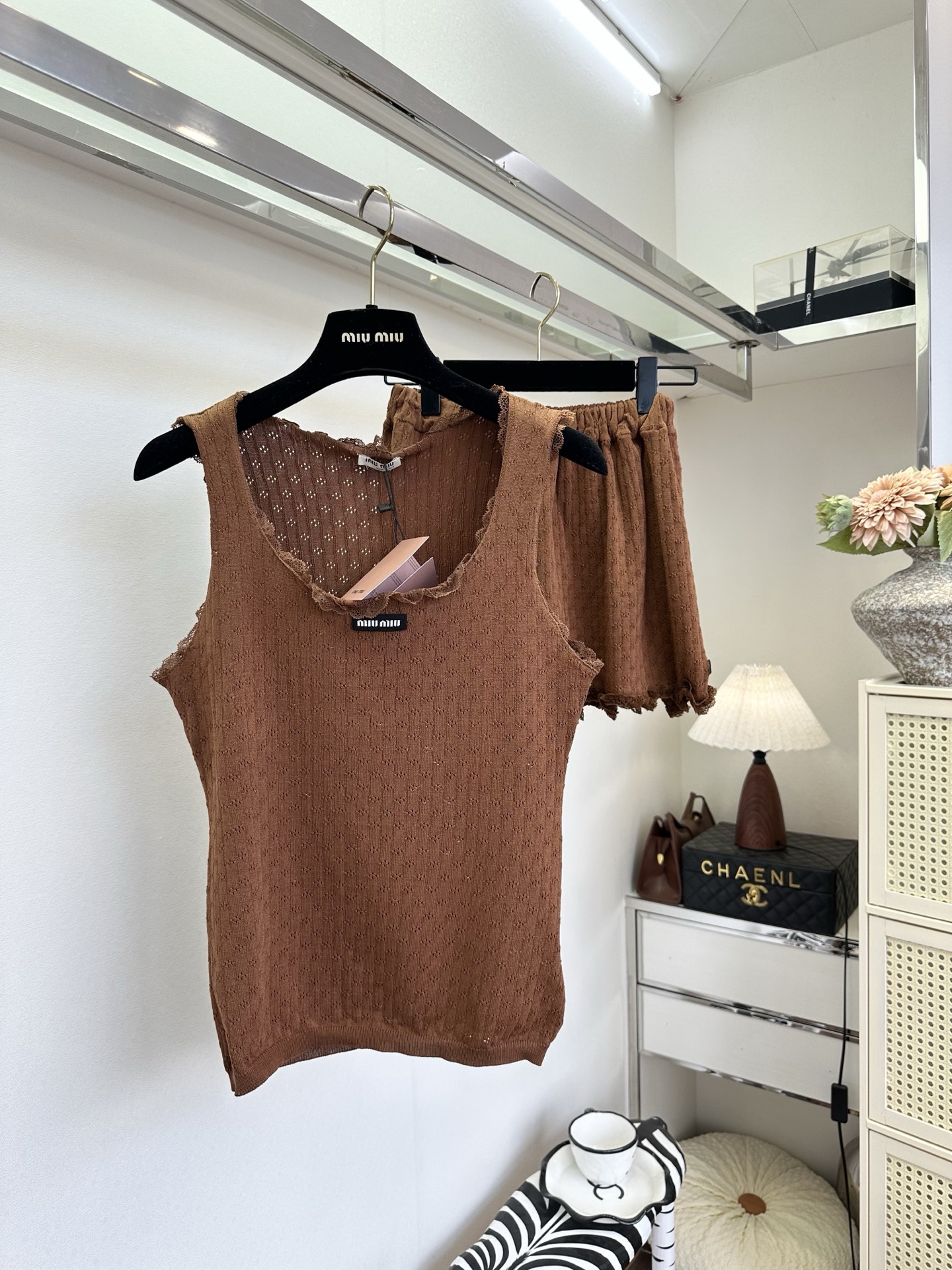 「谬系女孩大集合啦」 超减龄的针织套装 一秒重返18岁 。 SIZE： S M L PRICE： /套